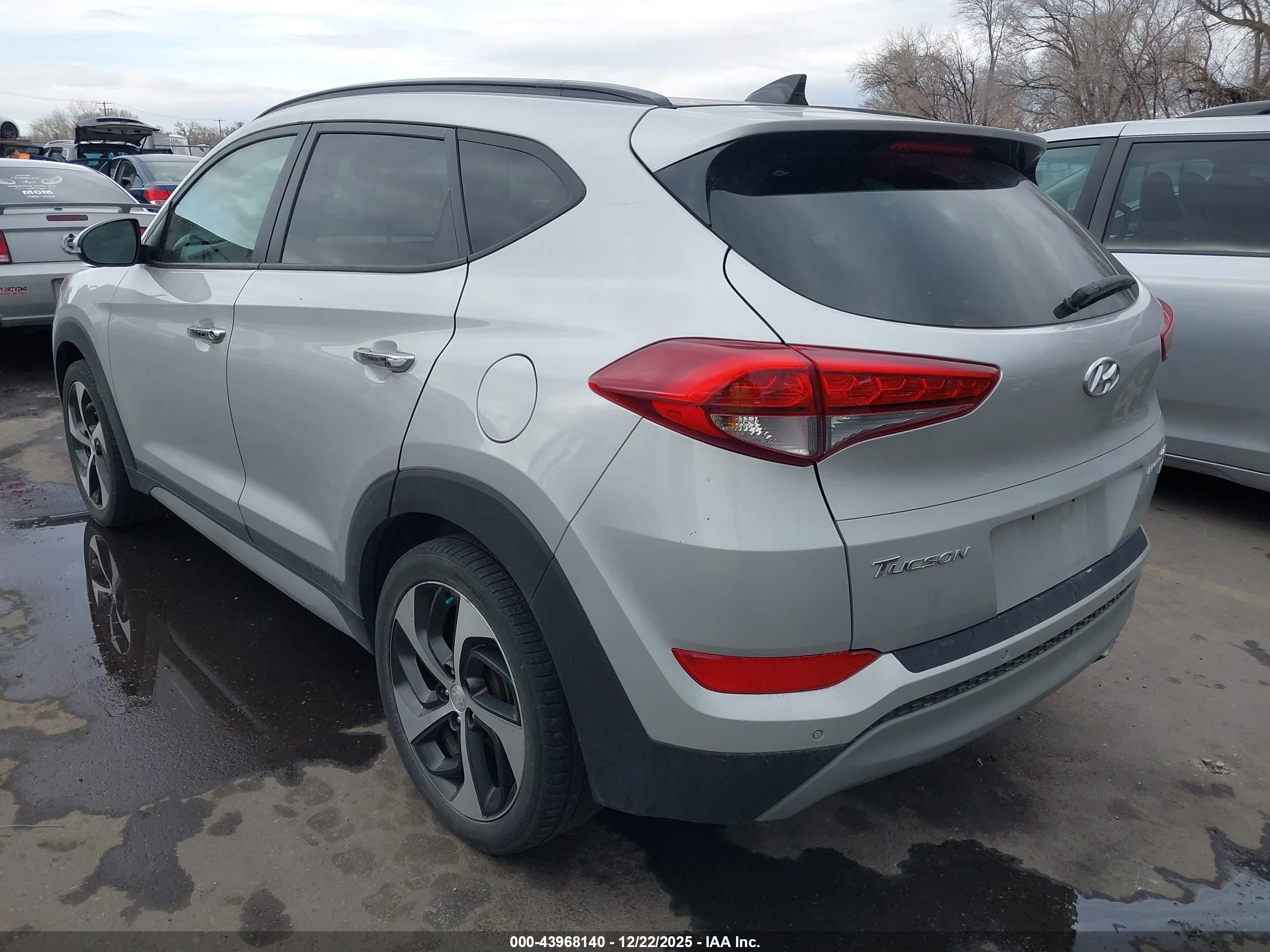 HYUNDAI TUCSON image 3