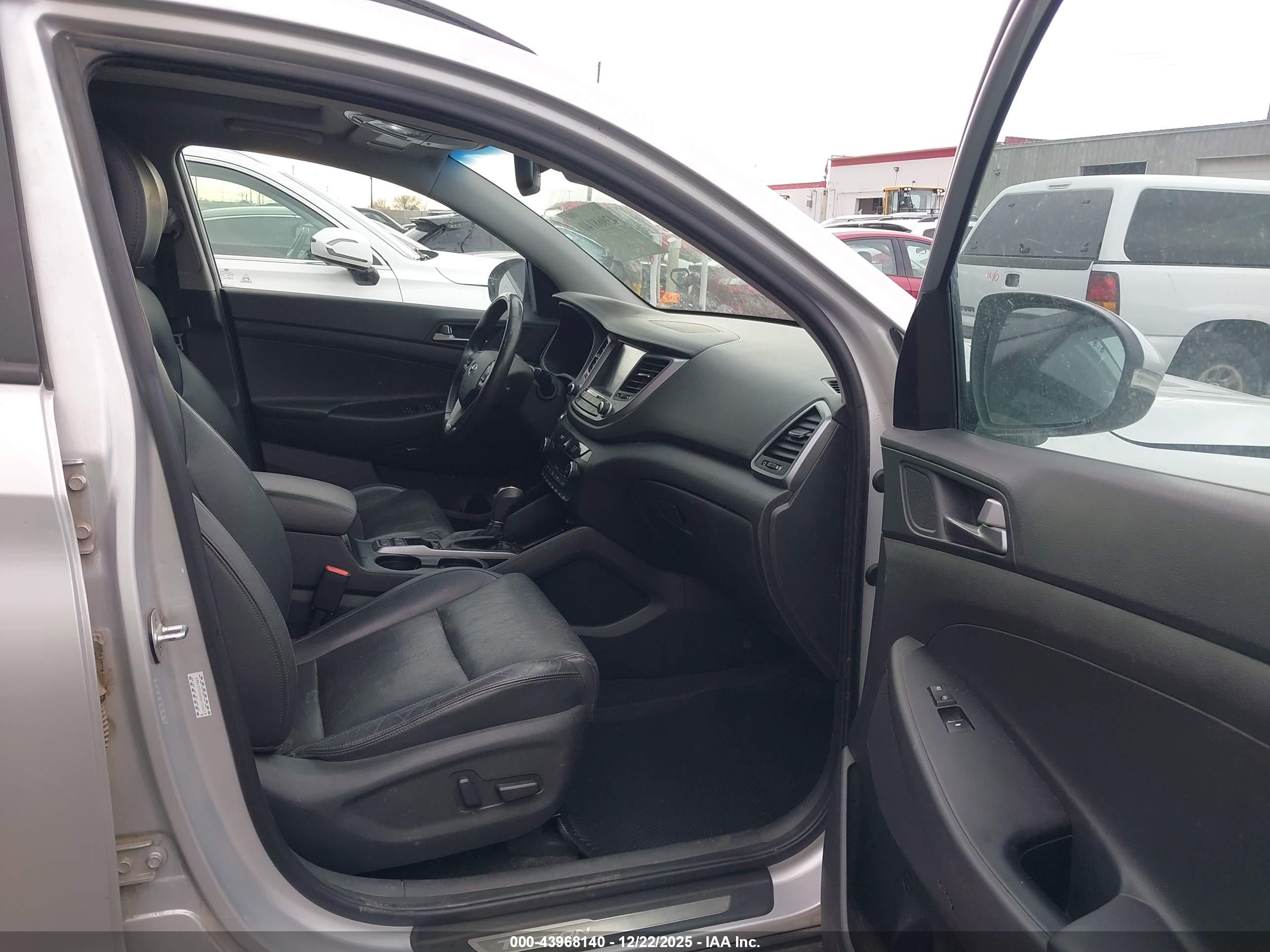 HYUNDAI TUCSON image 5