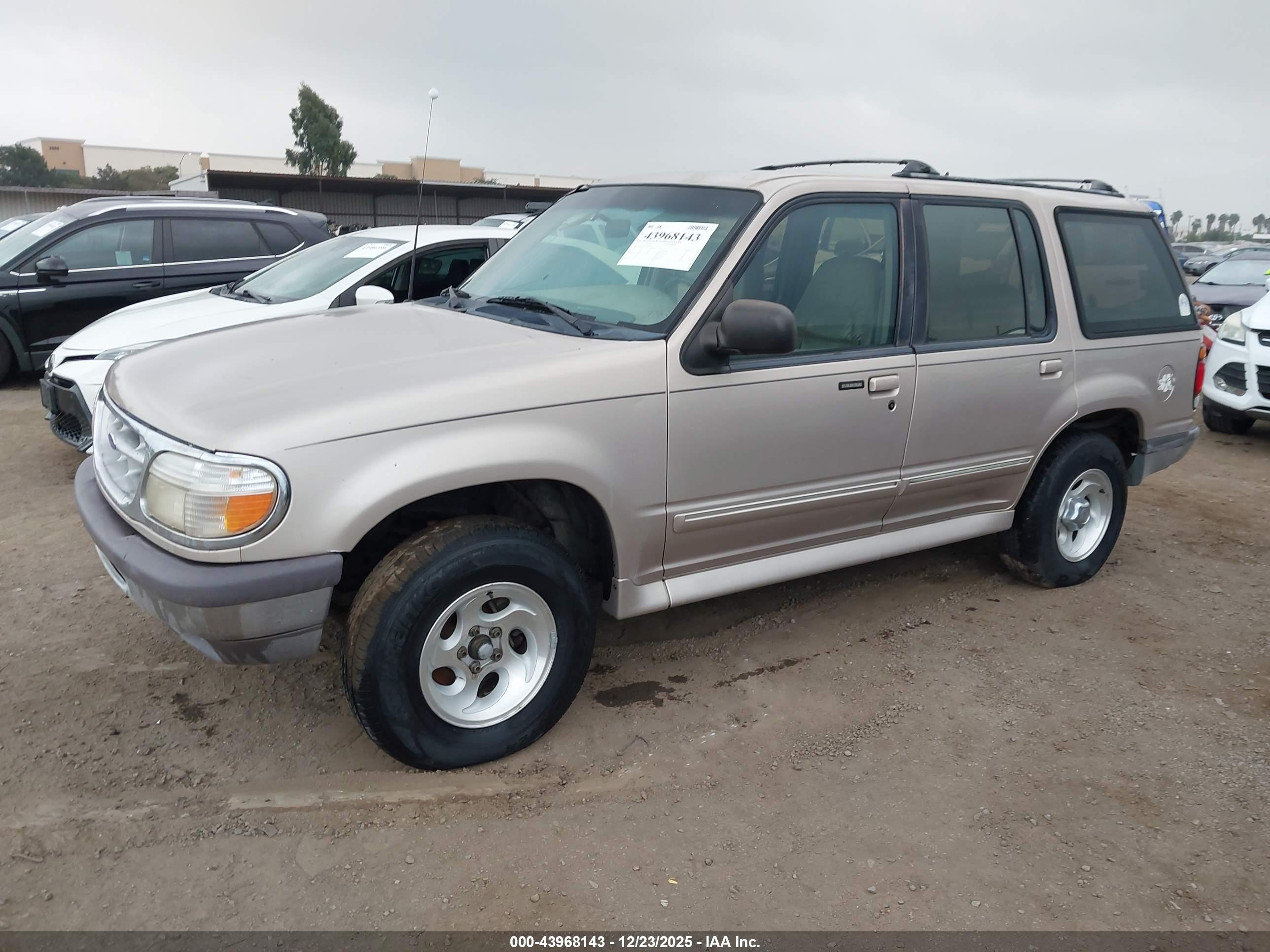 FORD EXPLORER image 2