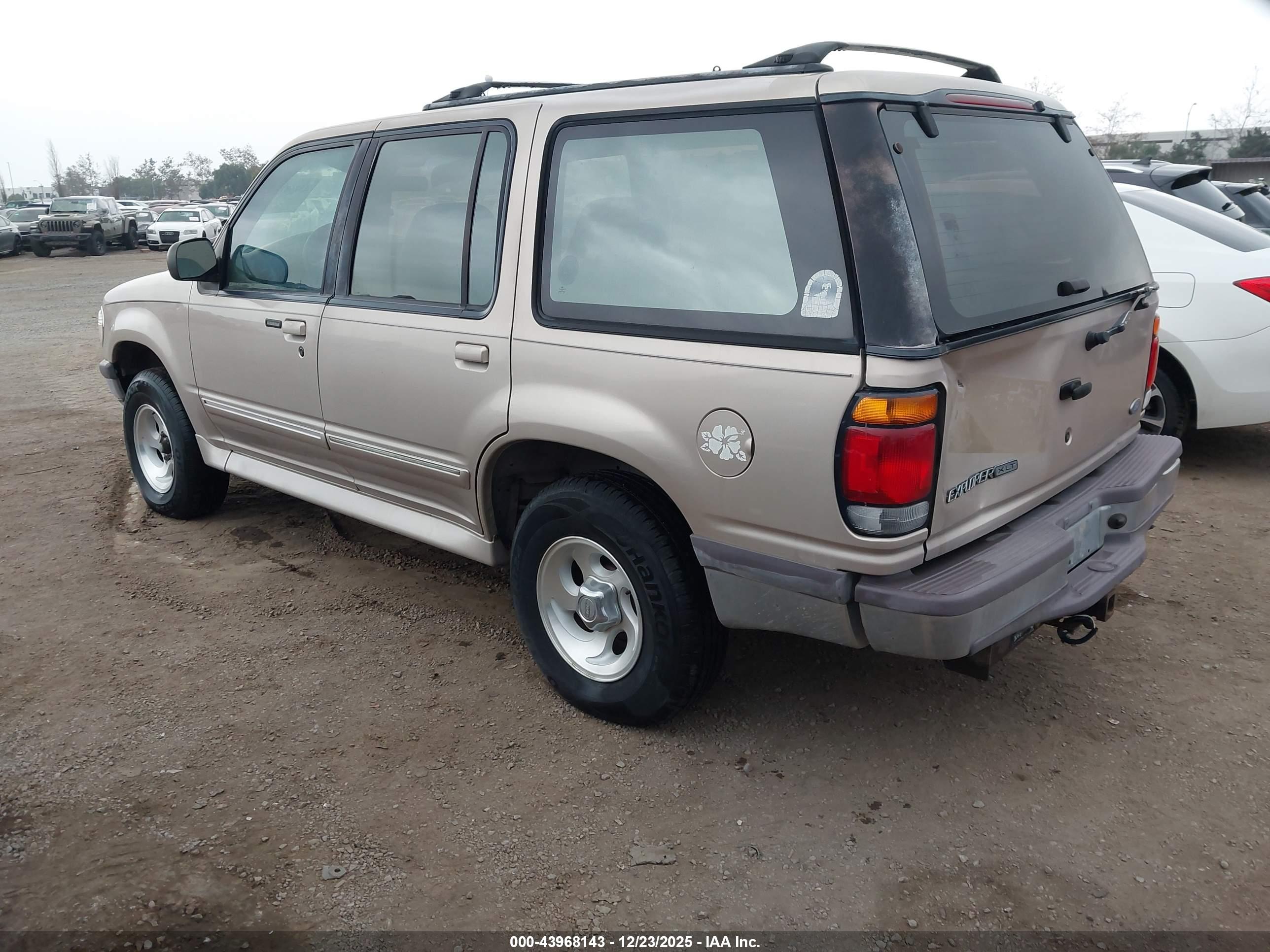 FORD EXPLORER image 3