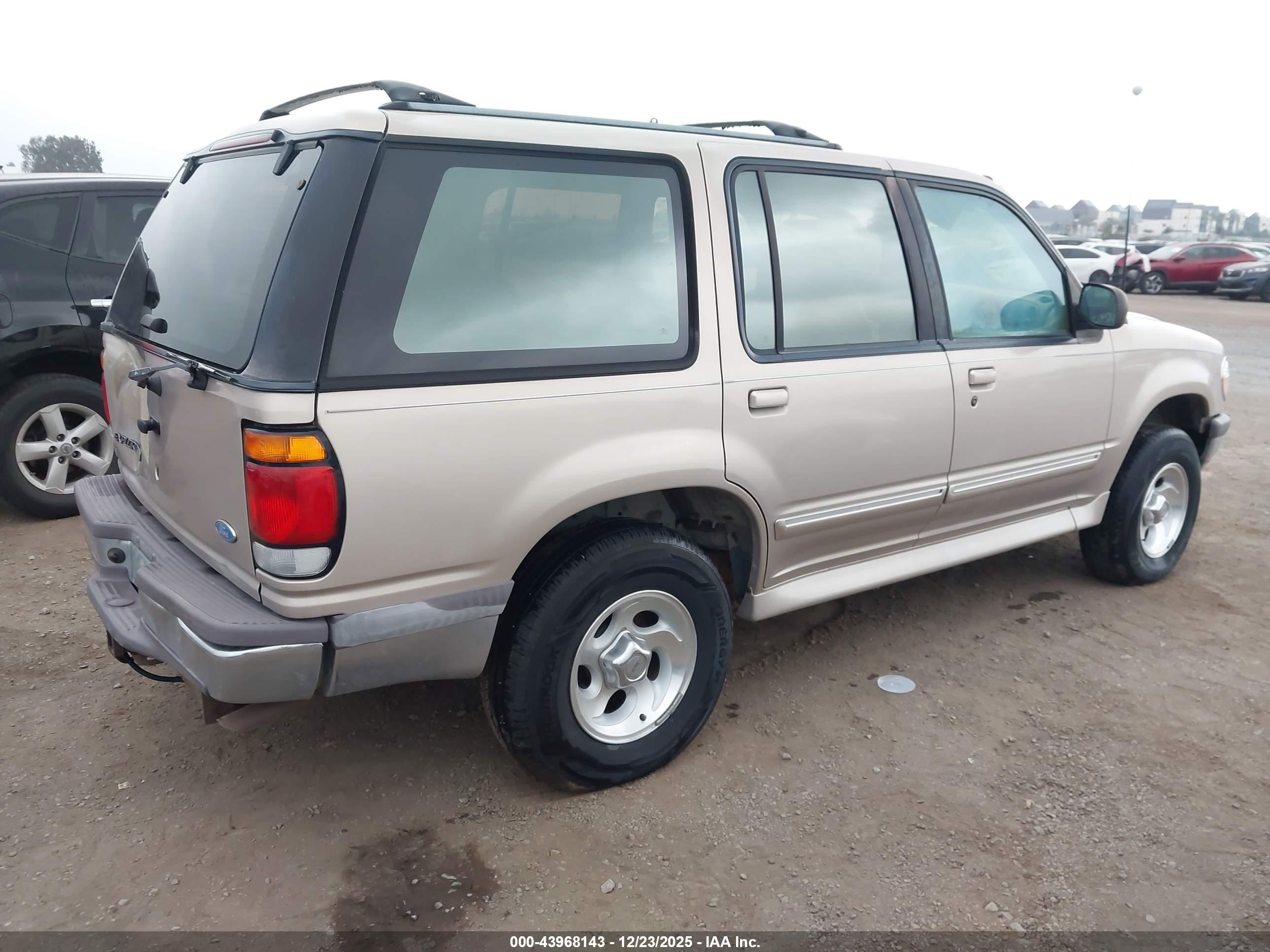 FORD EXPLORER image 4