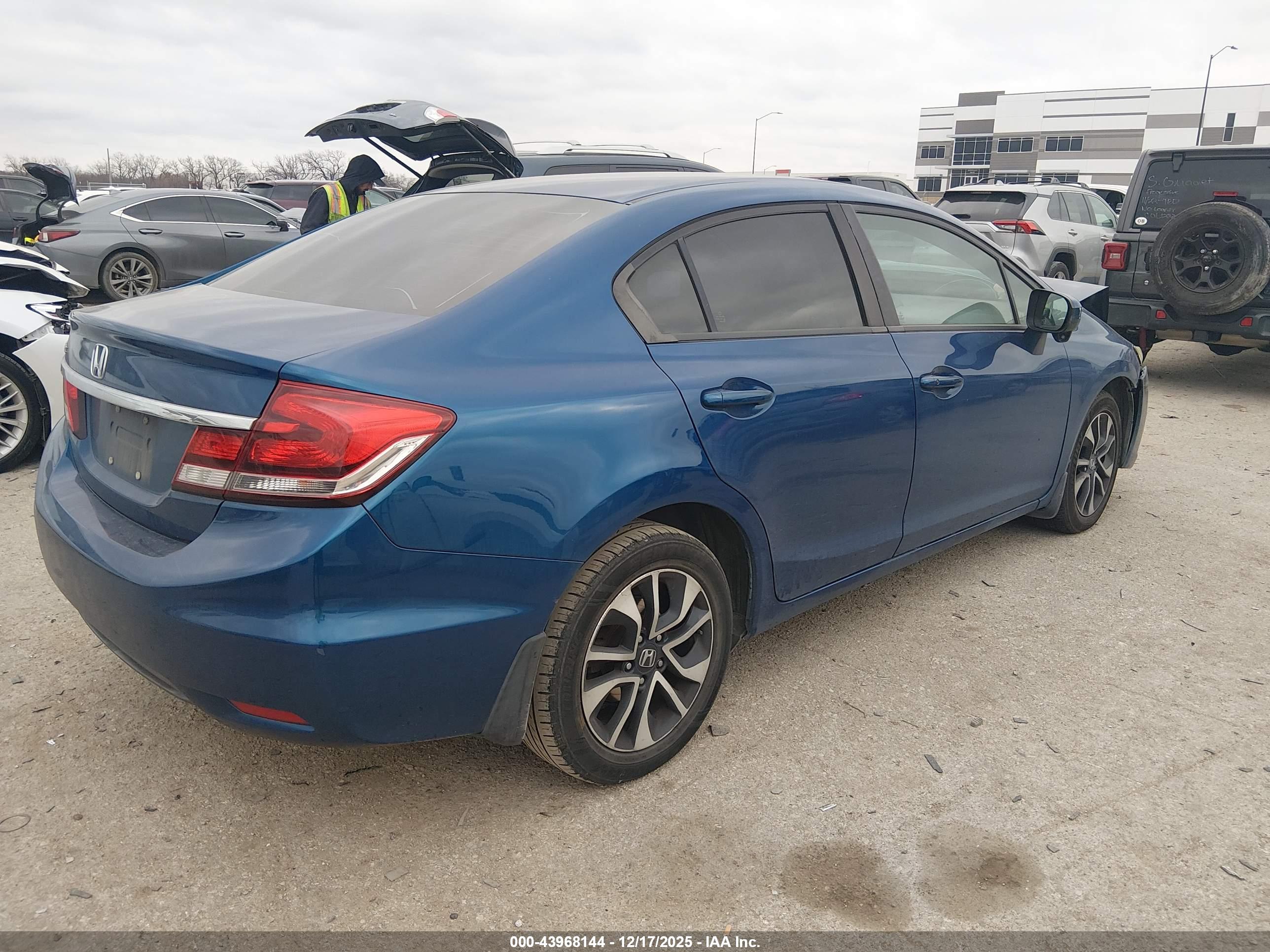 HONDA CIVIC image 4