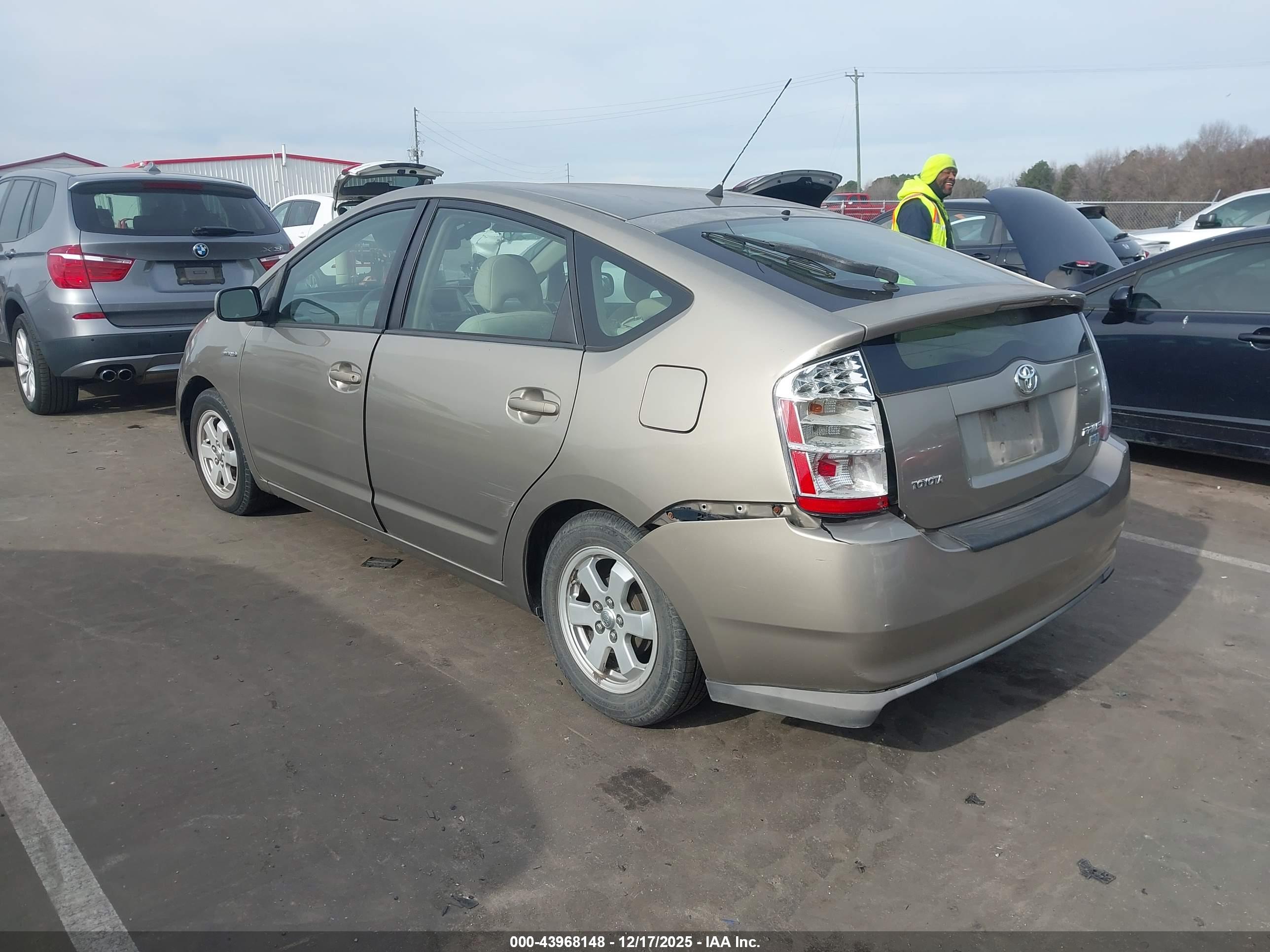 TOYOTA PRIUS image 3