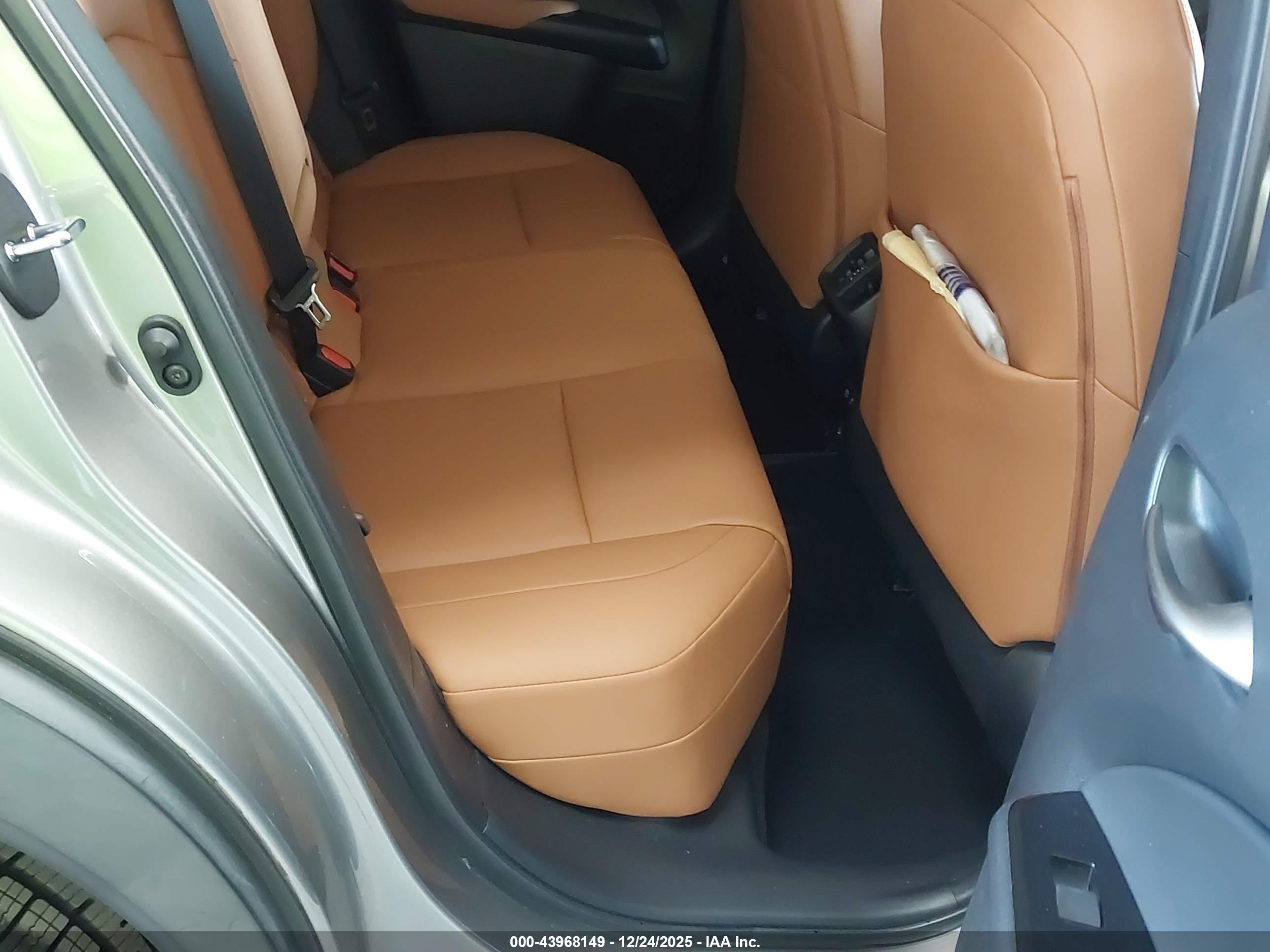 LEXUS UX image 8