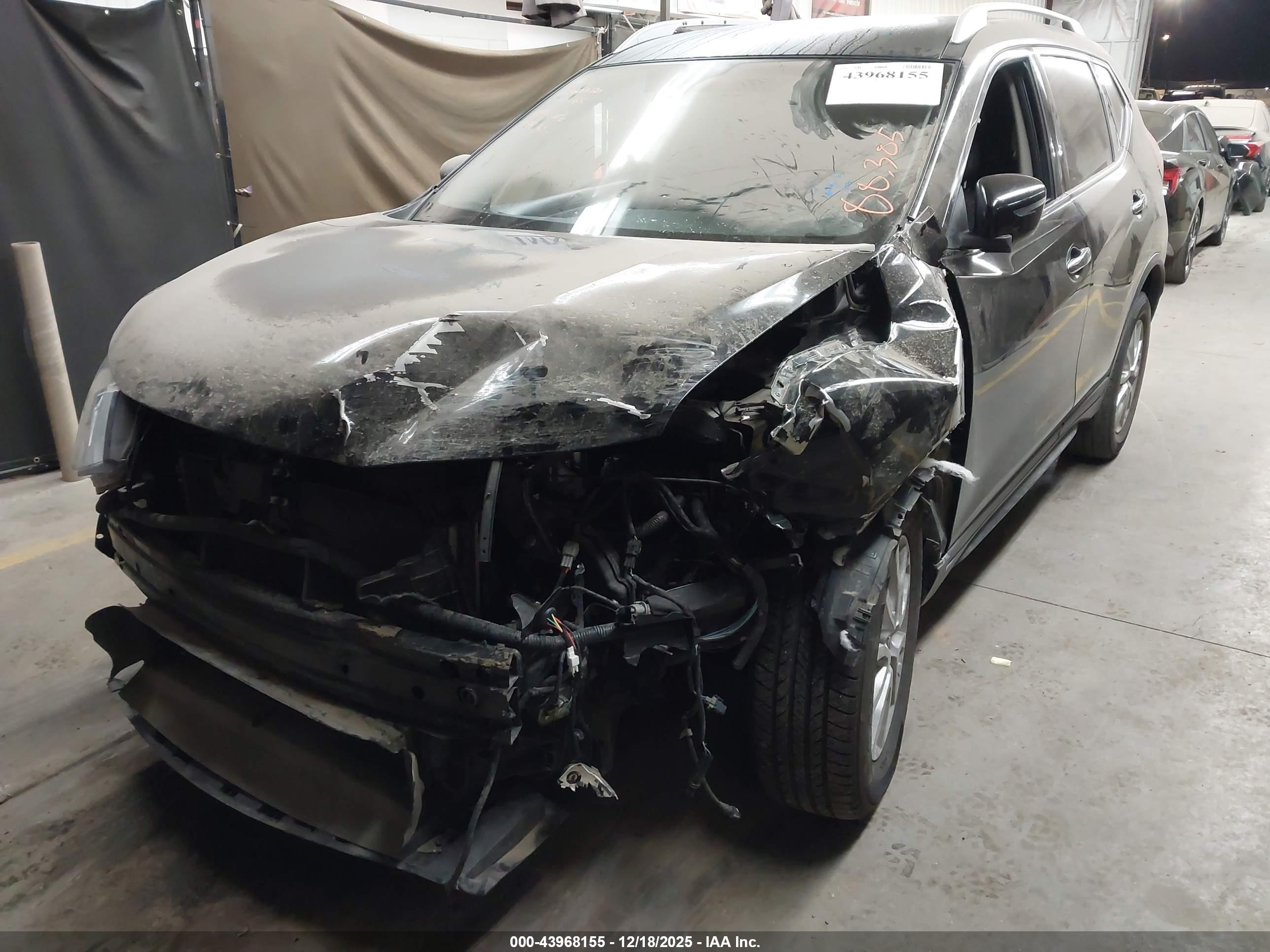 NISSAN ROGUE image 2