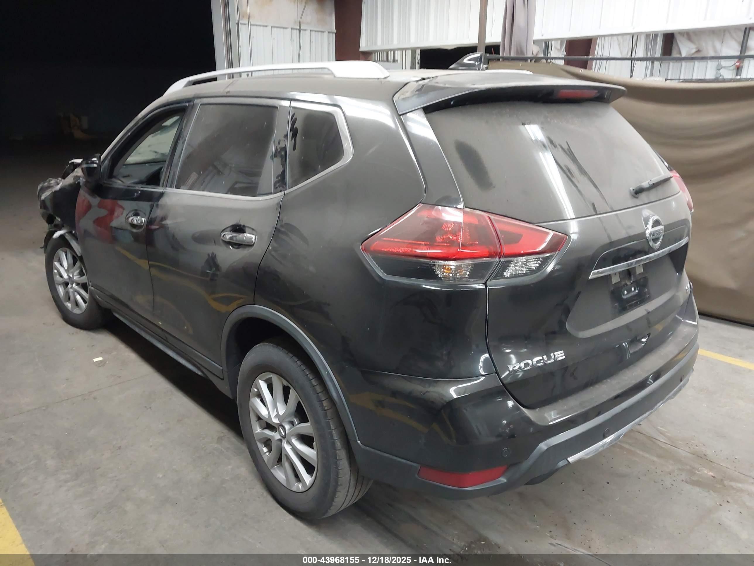 NISSAN ROGUE image 3
