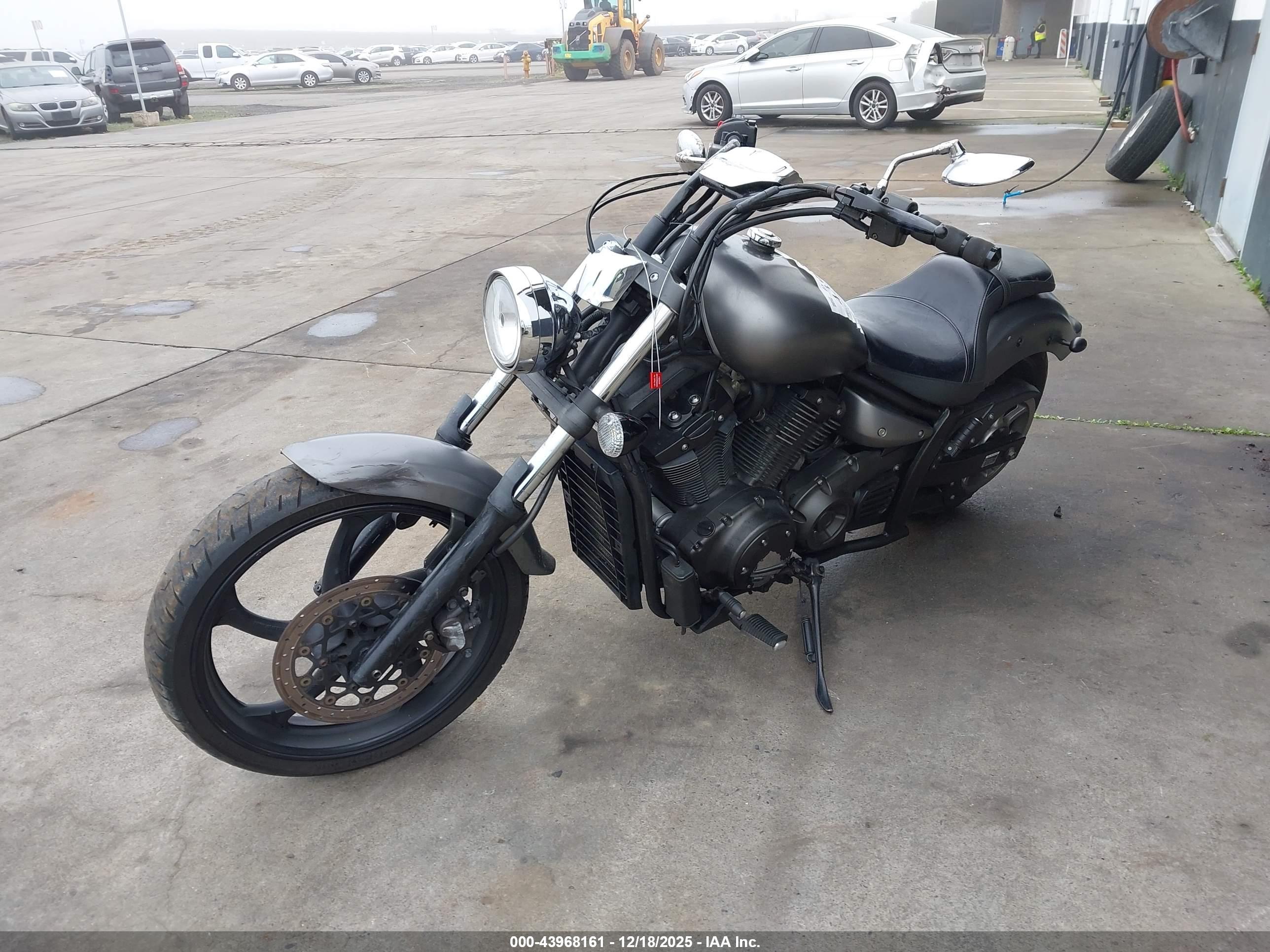 YAMAHA XVS1300 image 2