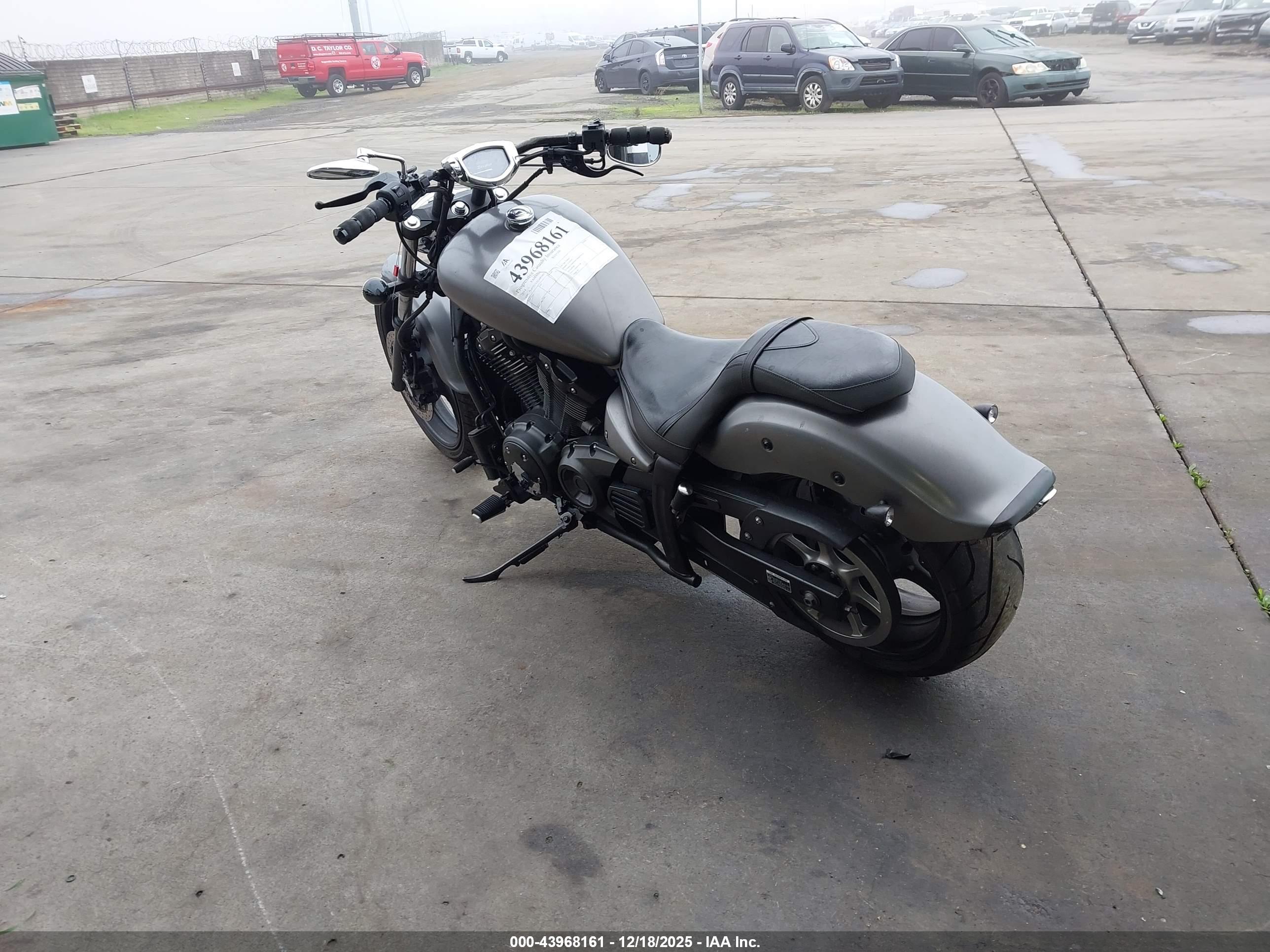 YAMAHA XVS1300 image 3