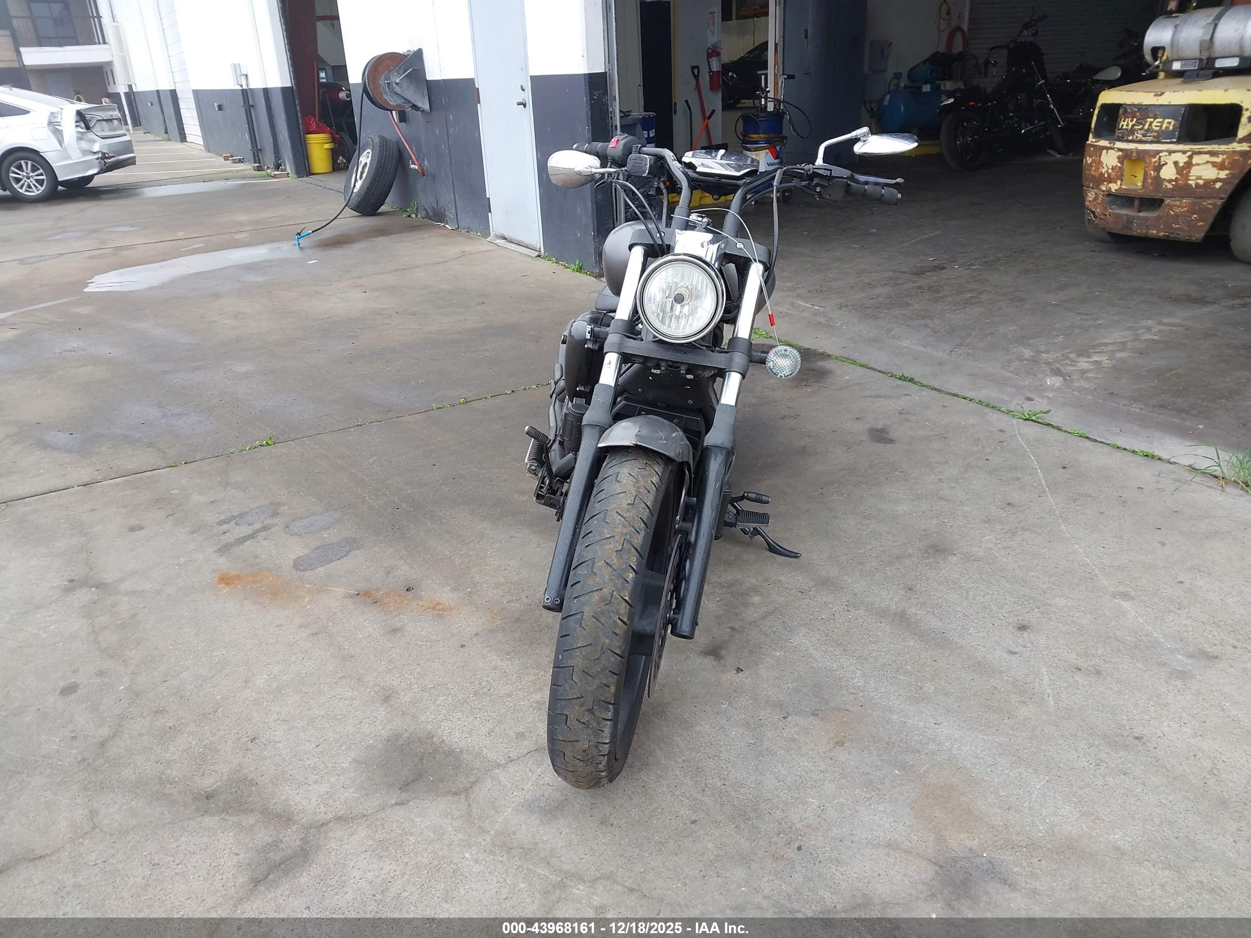 YAMAHA XVS1300 image 5