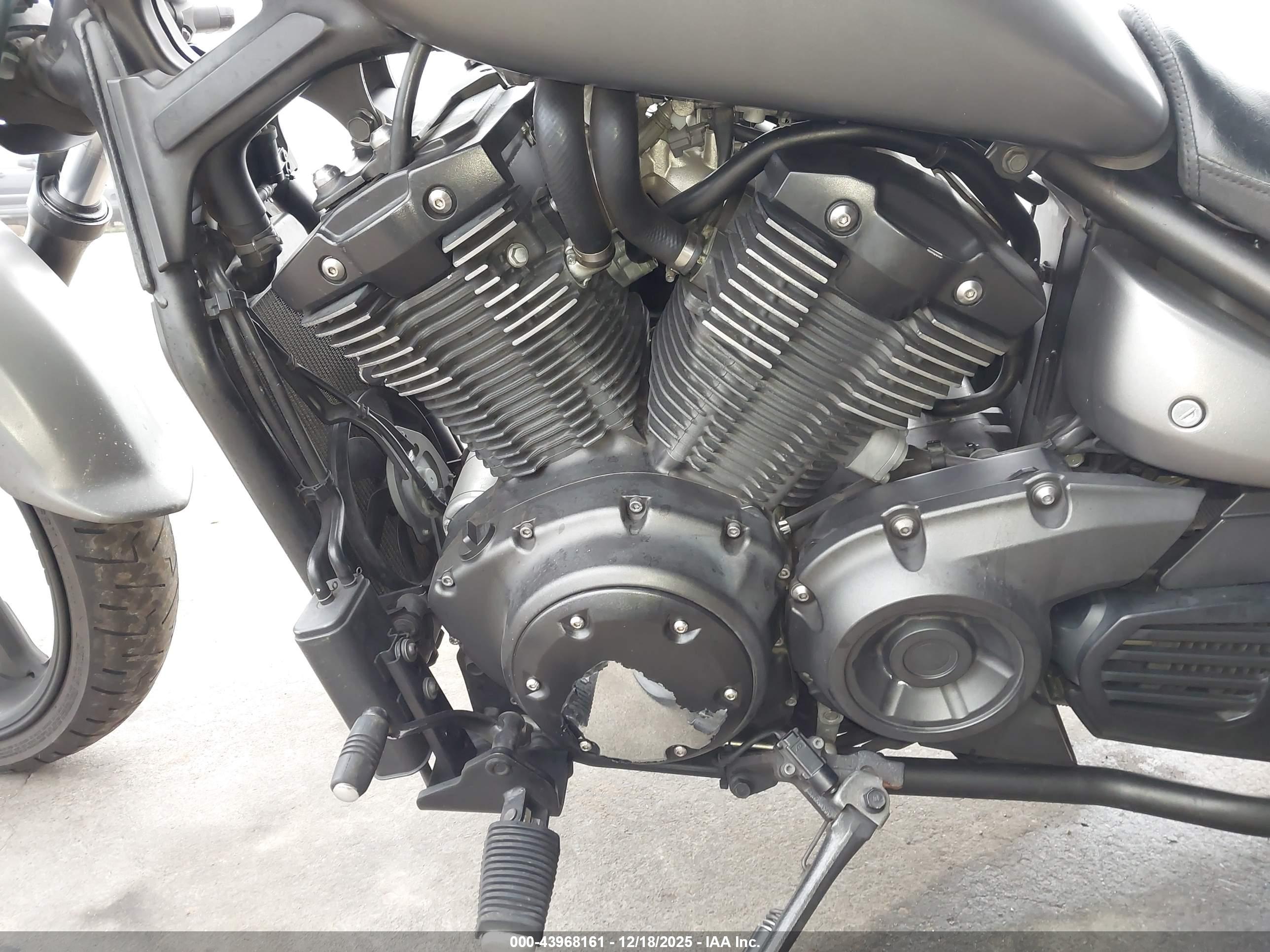YAMAHA XVS1300 image 9