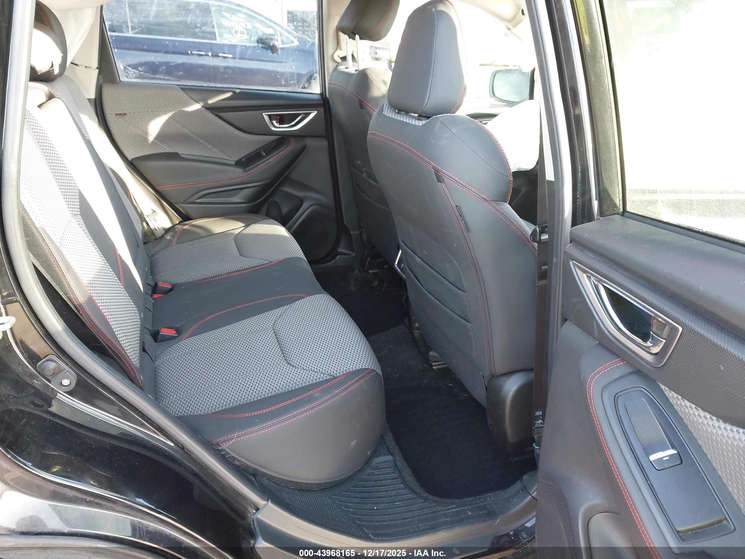 SUBARU FORESTER image 8