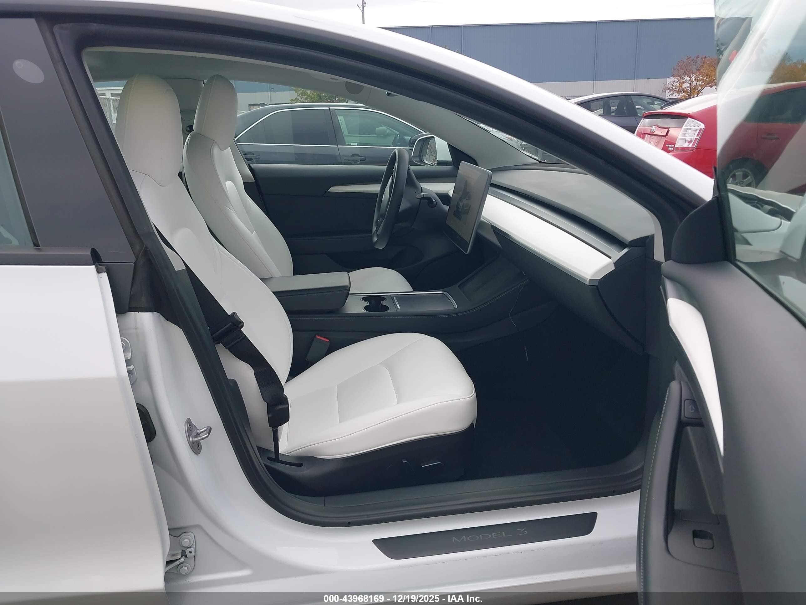 TESLA MODEL image 5