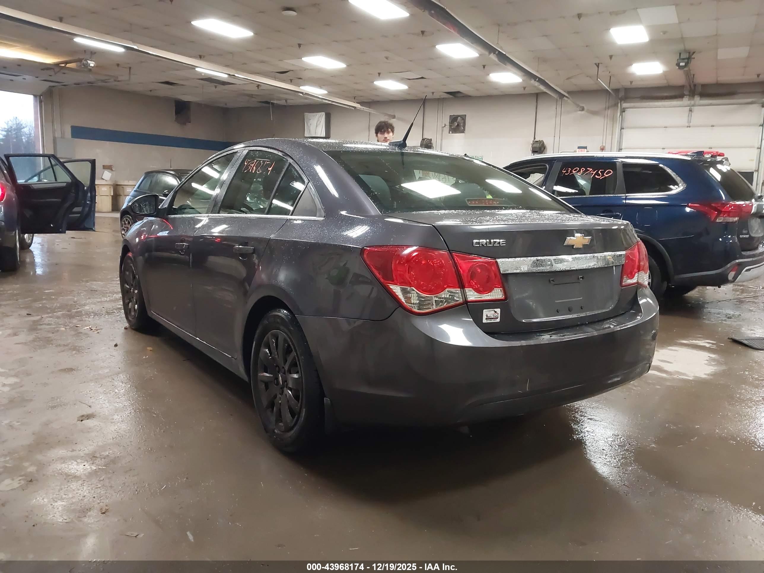 CHEVROLET CRUZE image 3