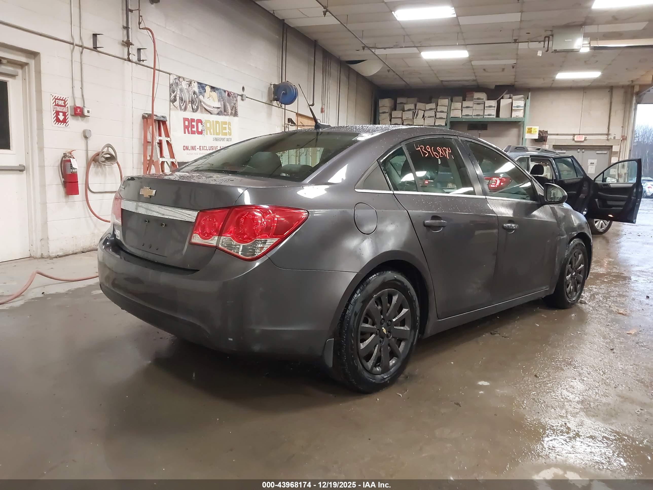 CHEVROLET CRUZE image 4
