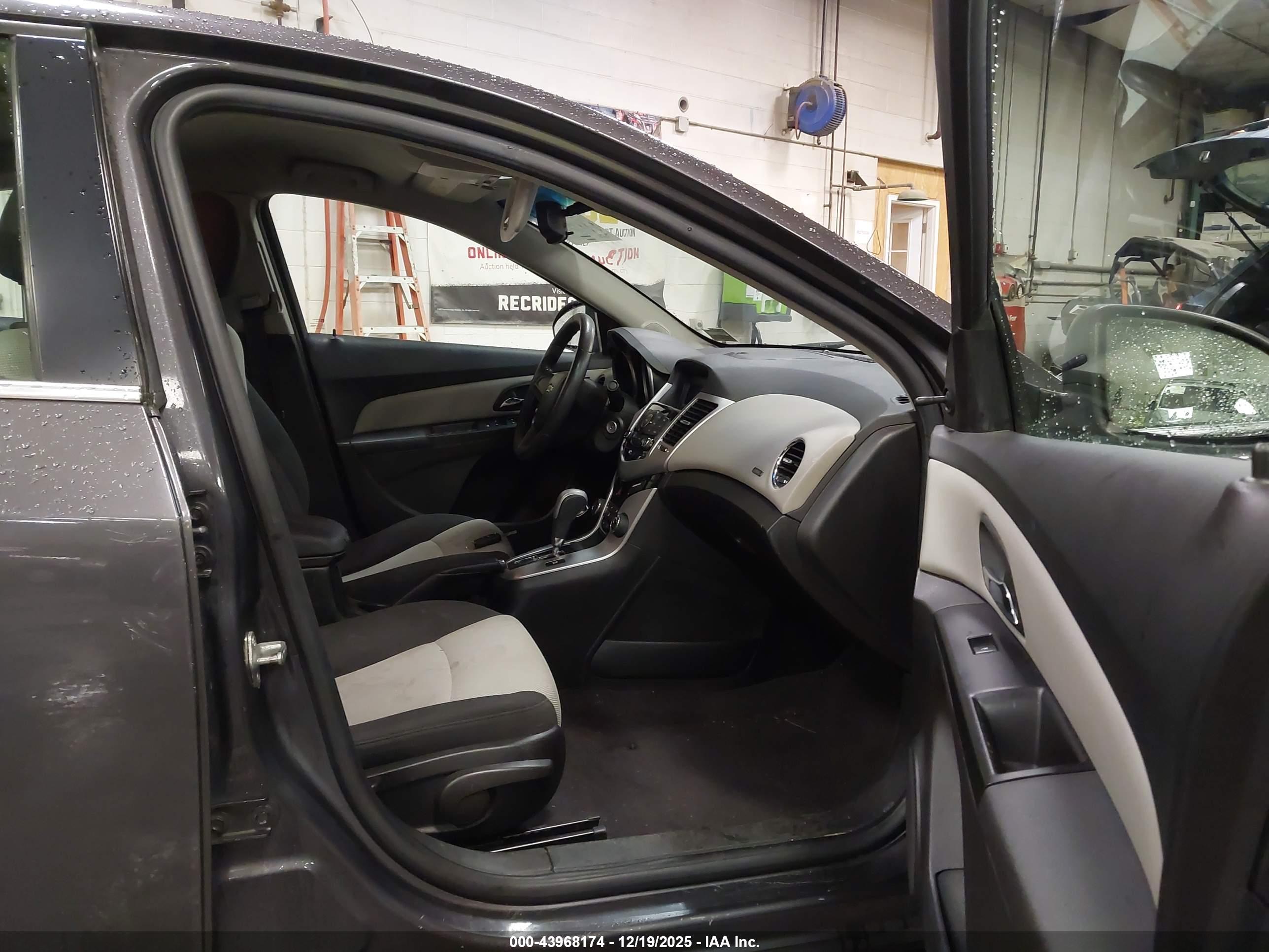 CHEVROLET CRUZE image 5