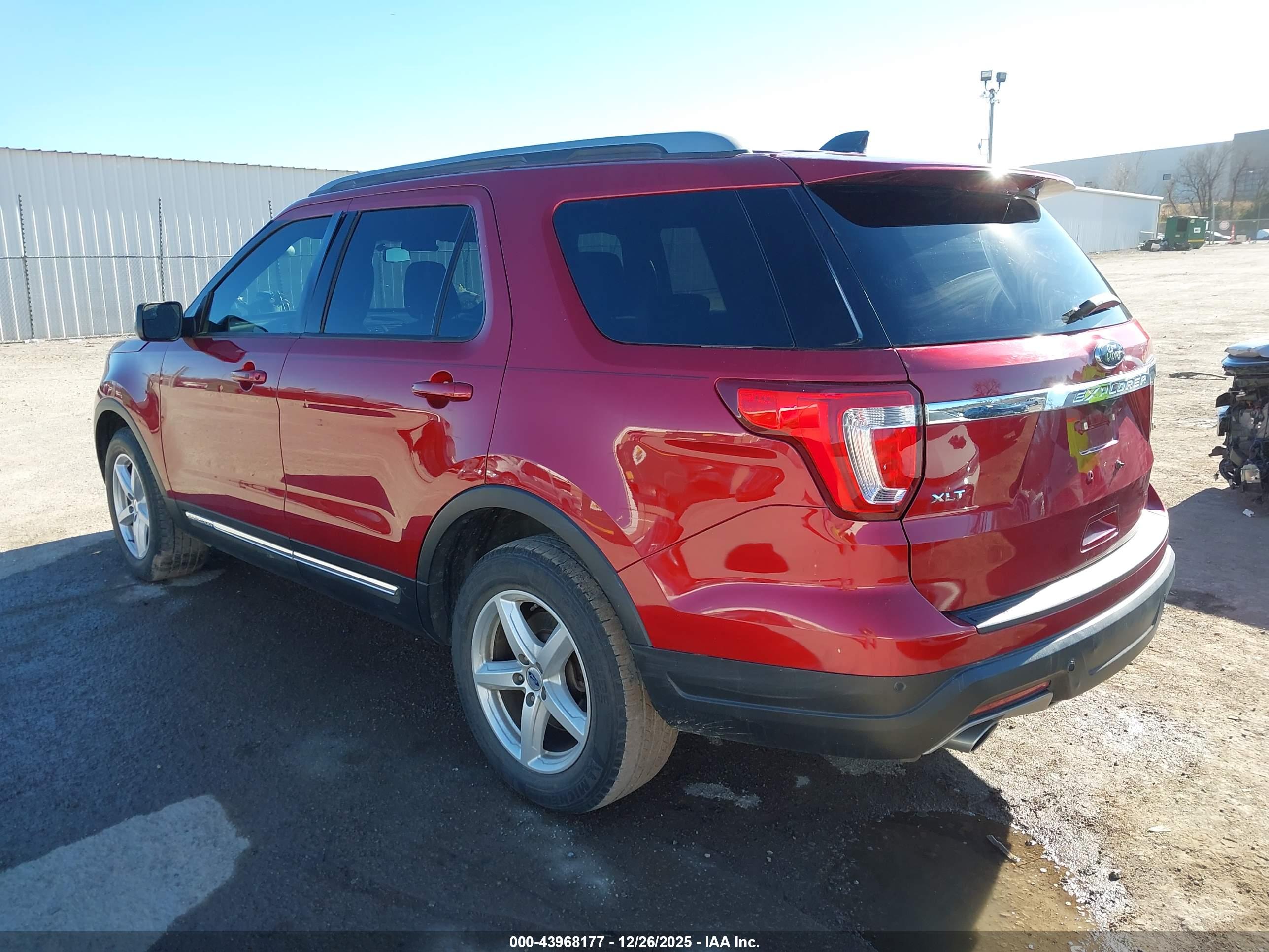 FORD EXPLORER image 3