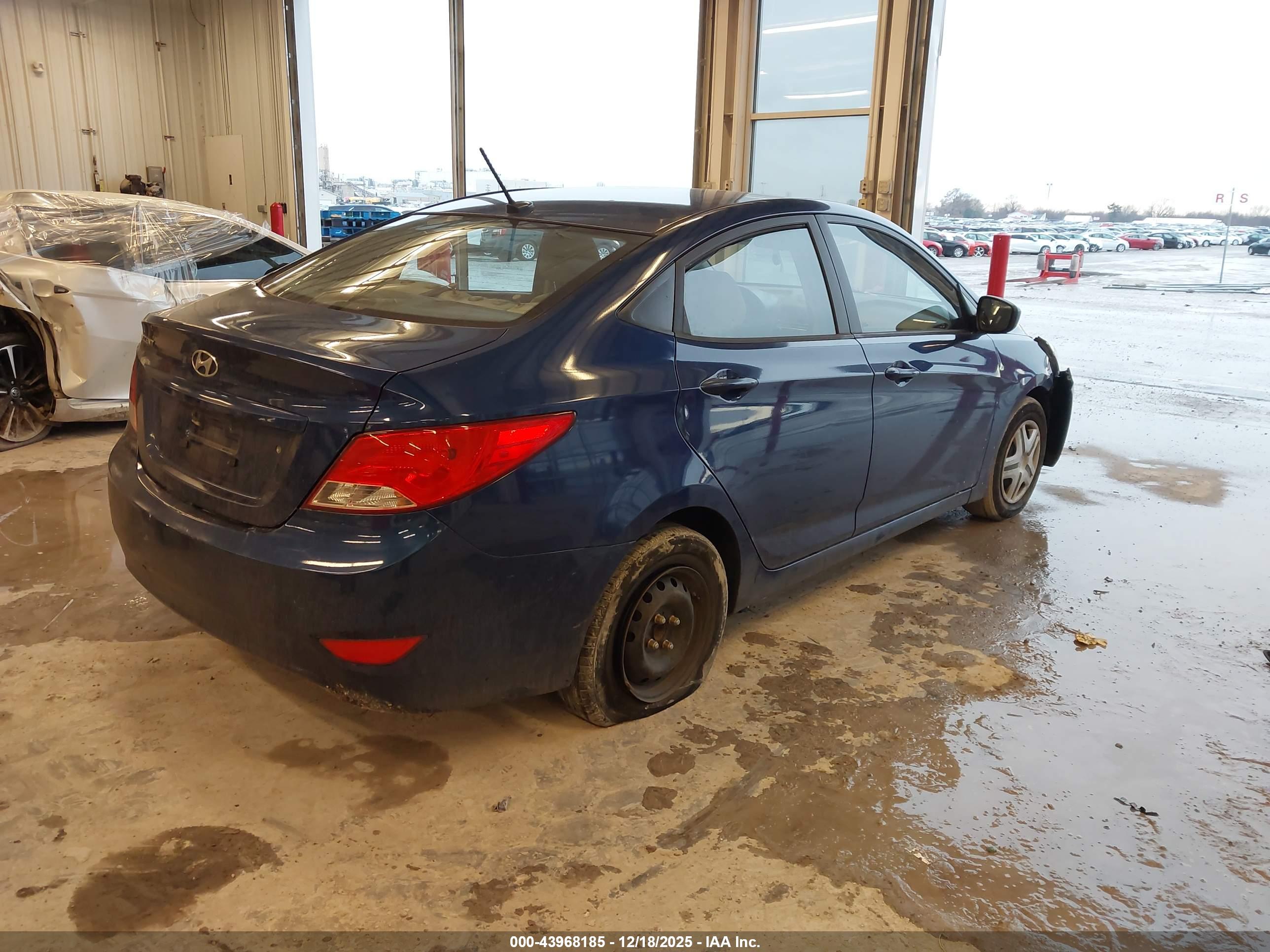 HYUNDAI ACCENT image 4