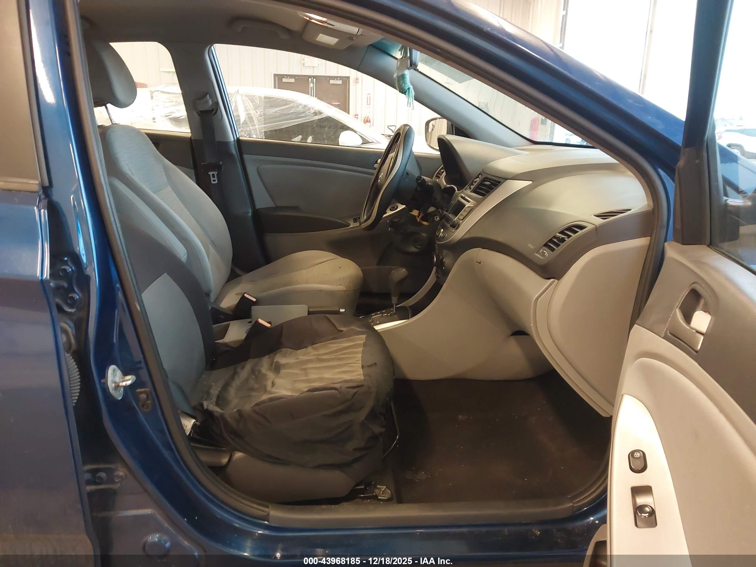 HYUNDAI ACCENT image 5