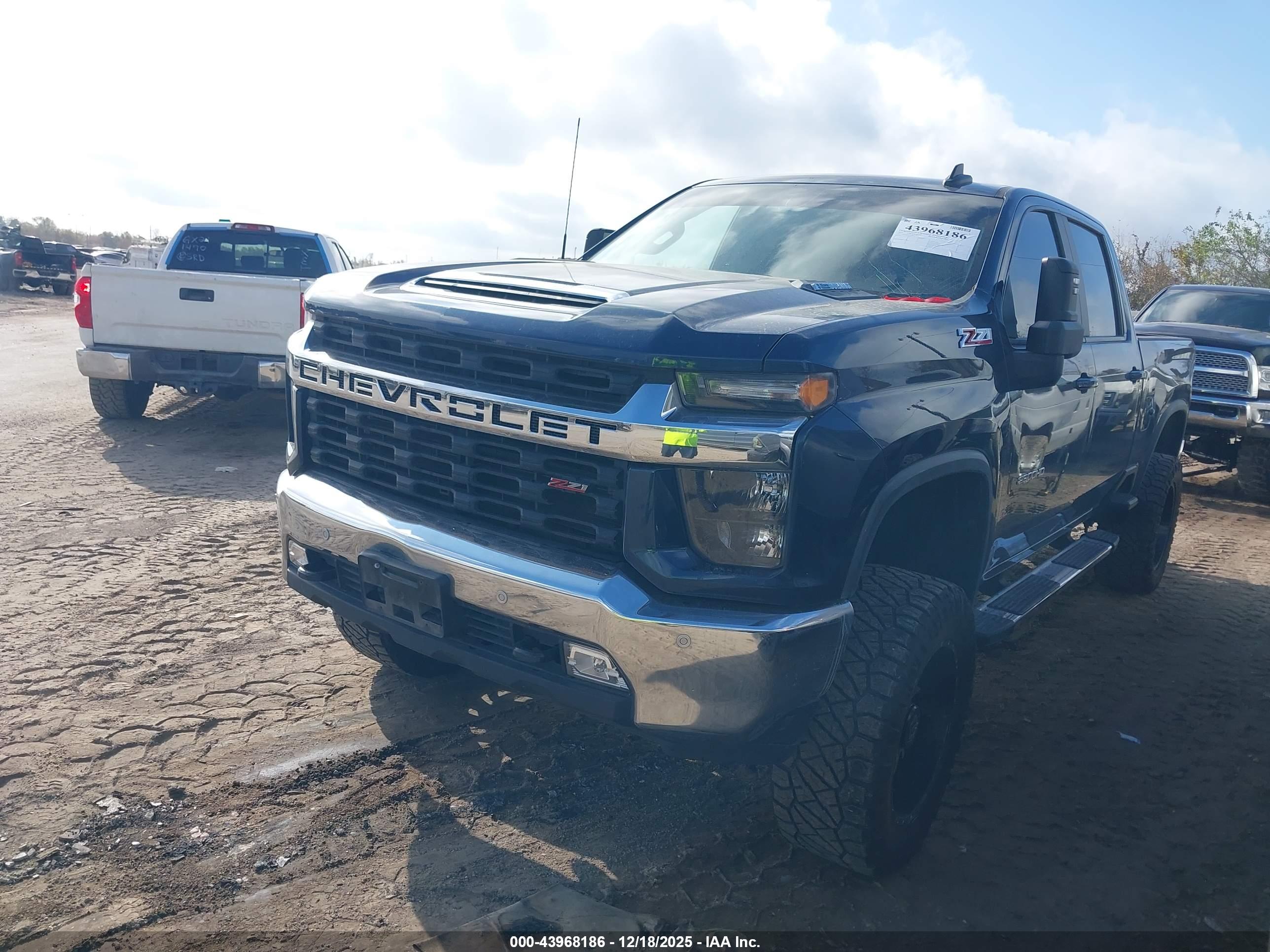 CHEVROLET SILVERADO image 2