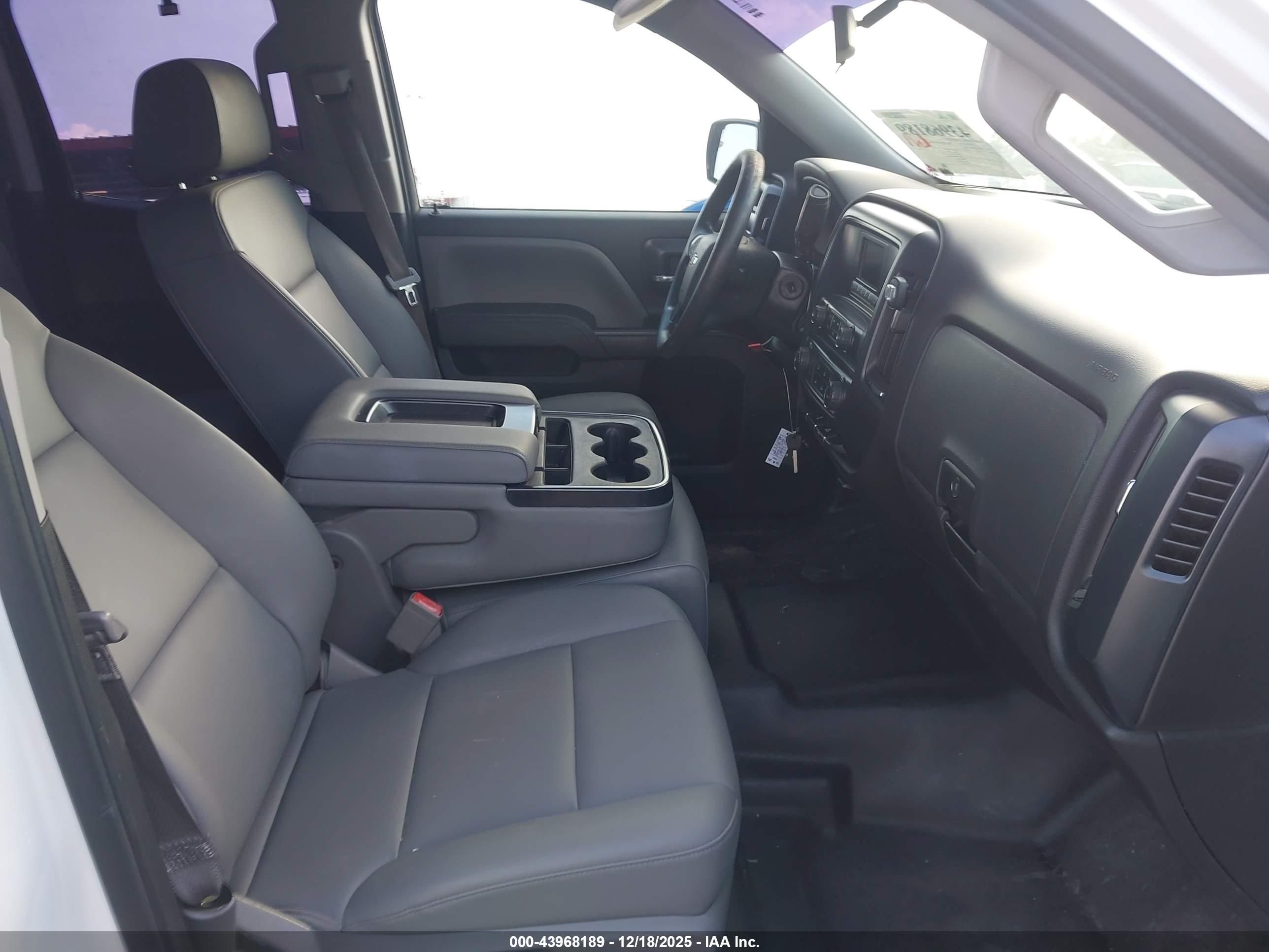 CHEVROLET SILVERADO image 5