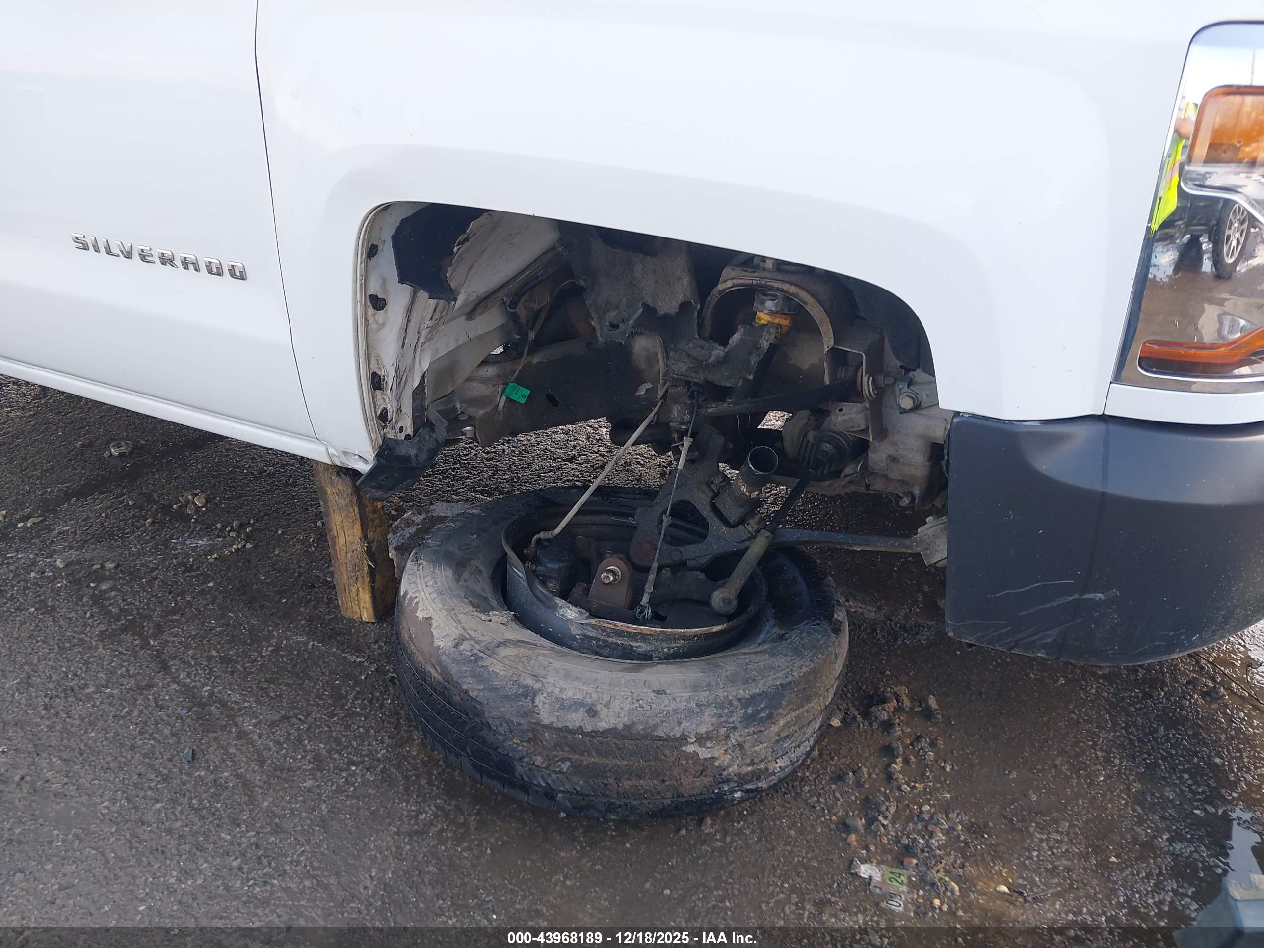CHEVROLET SILVERADO image 6