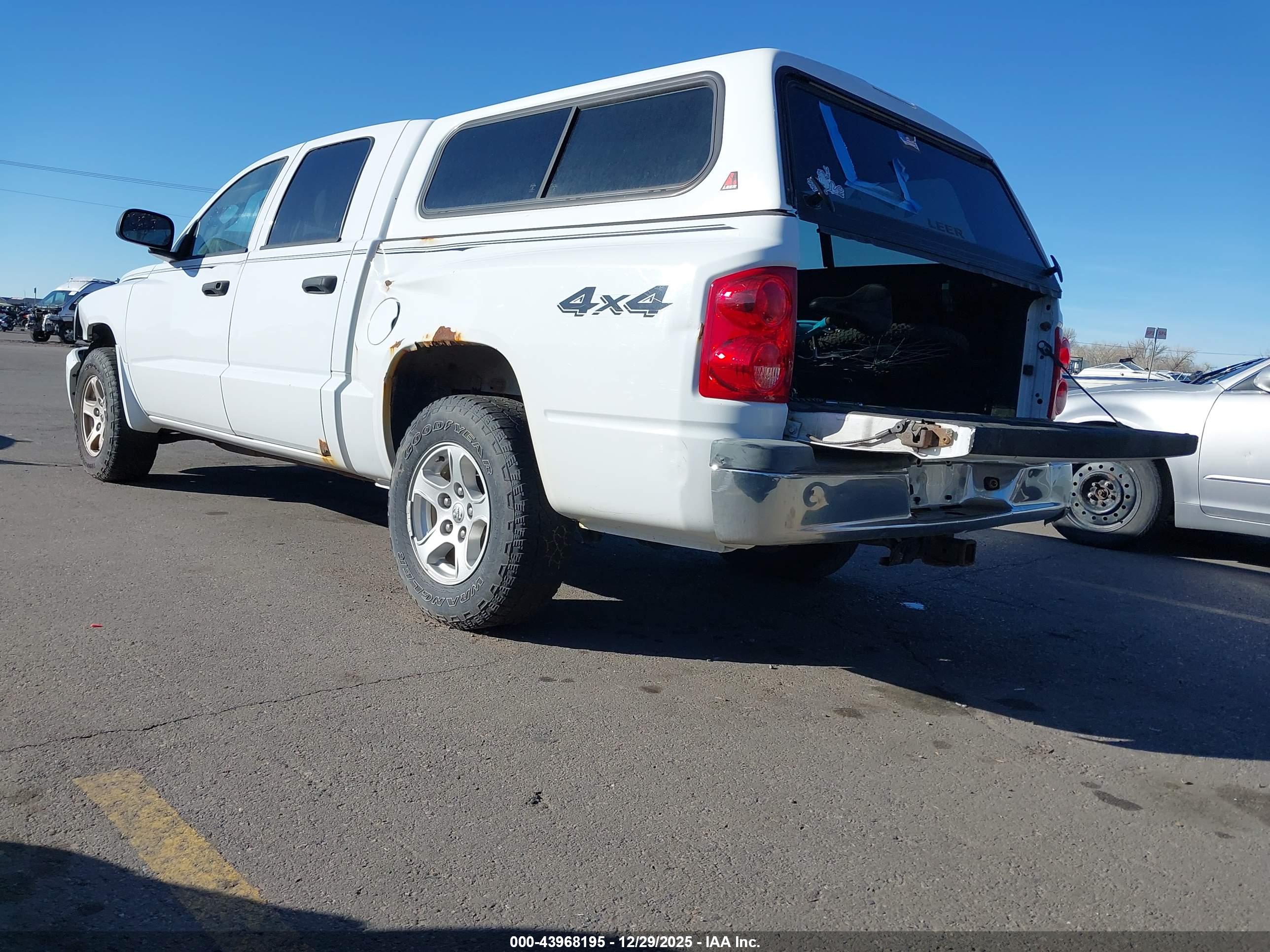 DODGE DAKOTA image 3