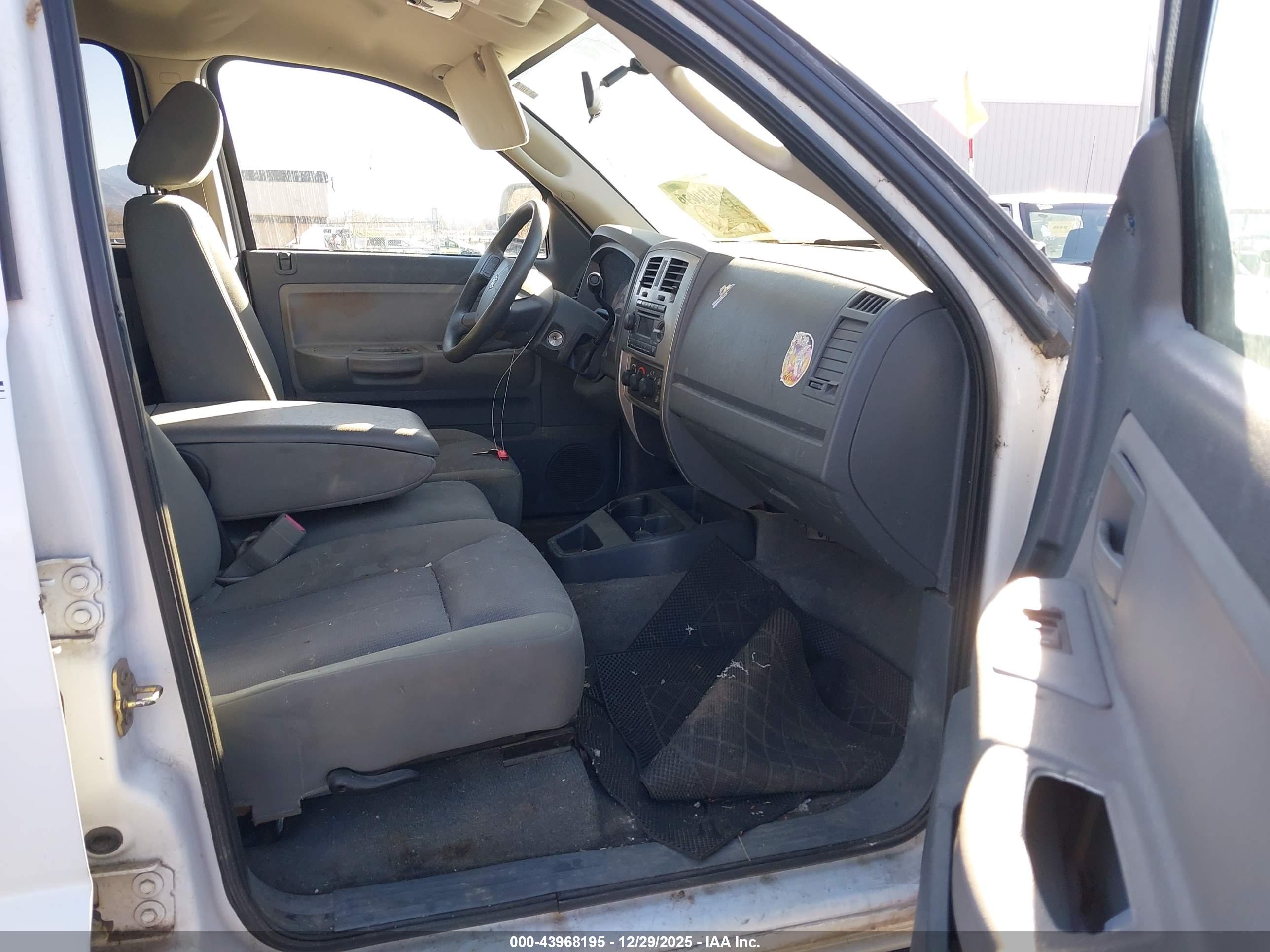 DODGE DAKOTA image 5