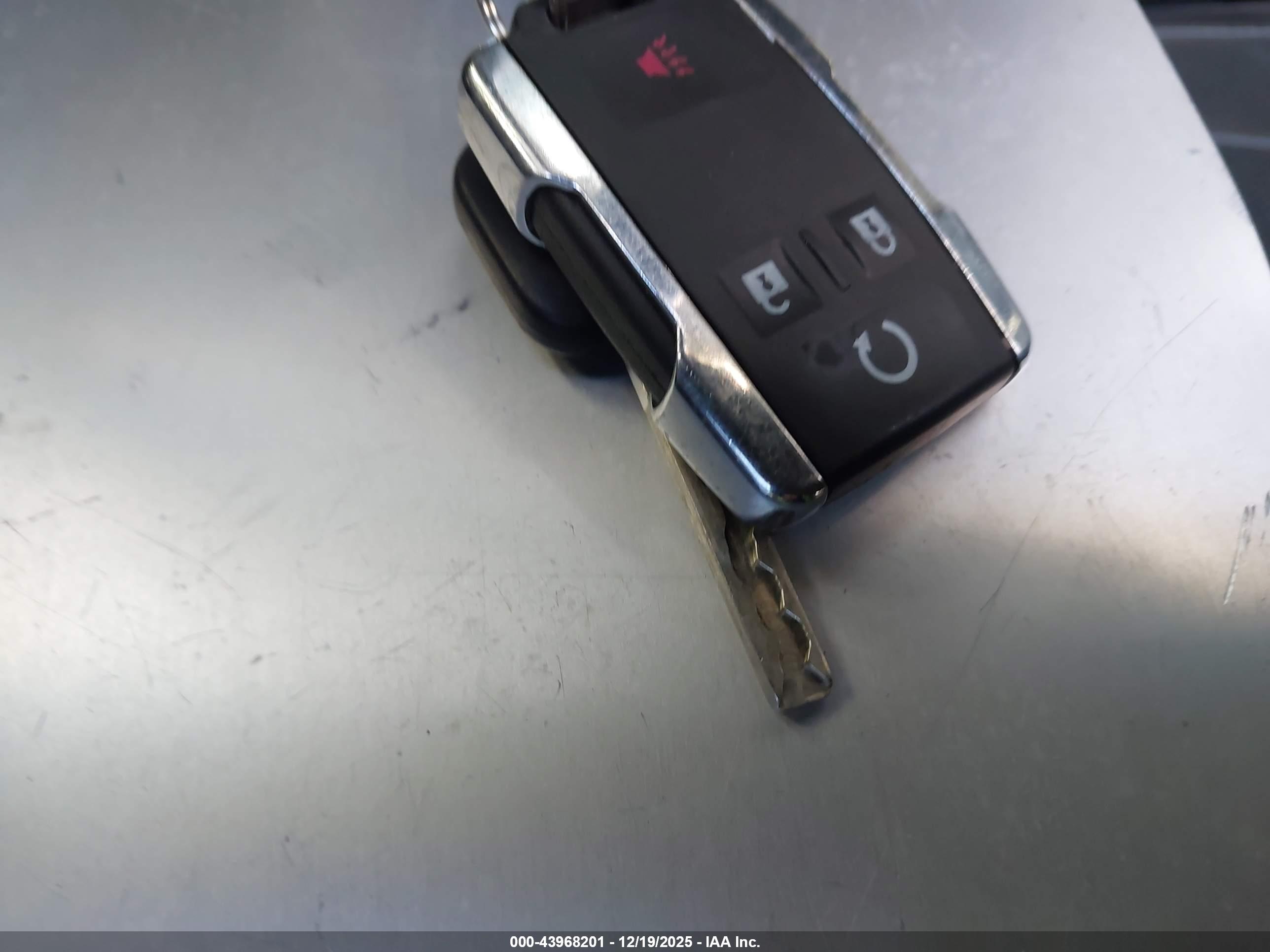 GMC SIERRA image 11