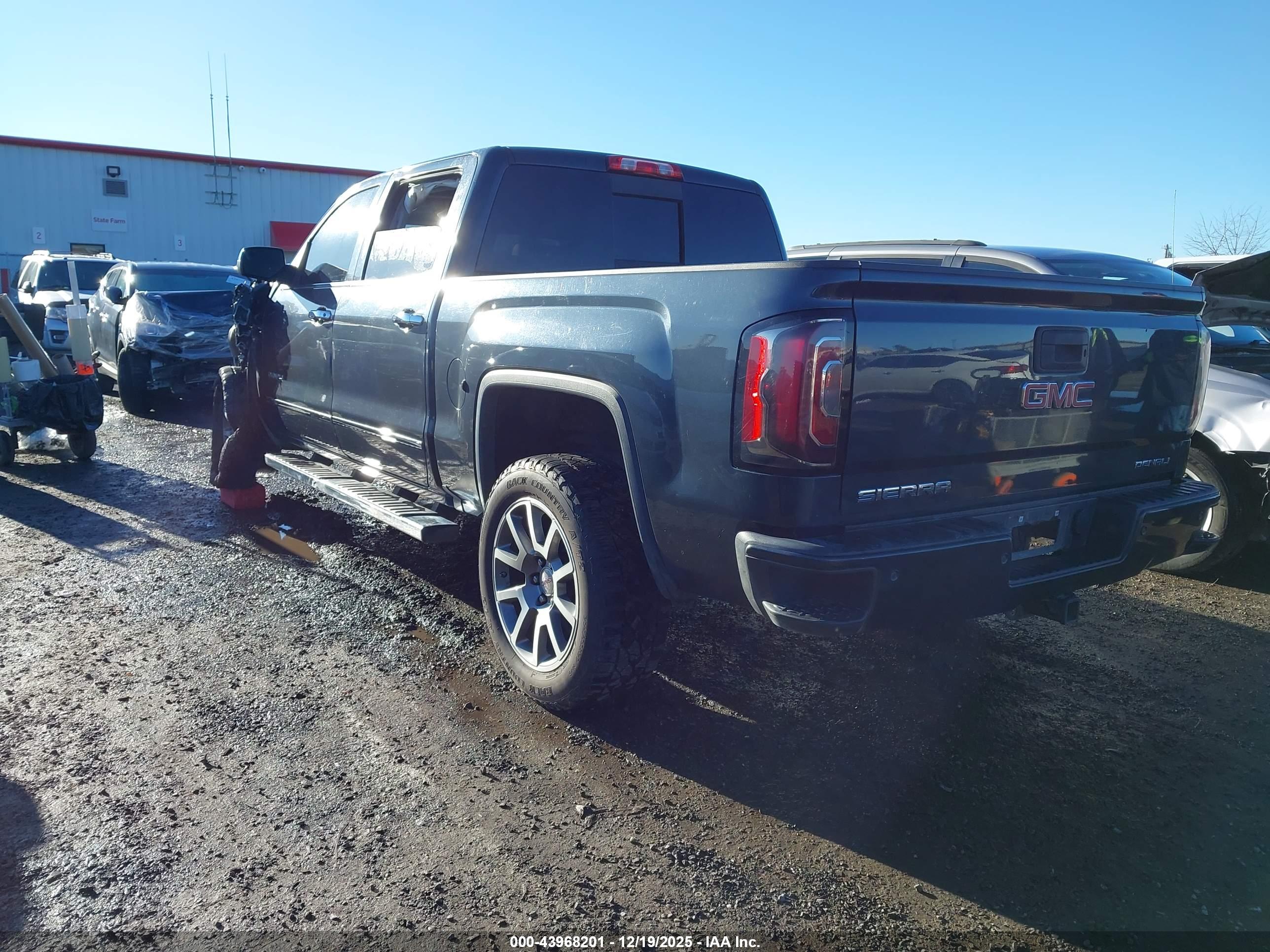 GMC SIERRA image 3
