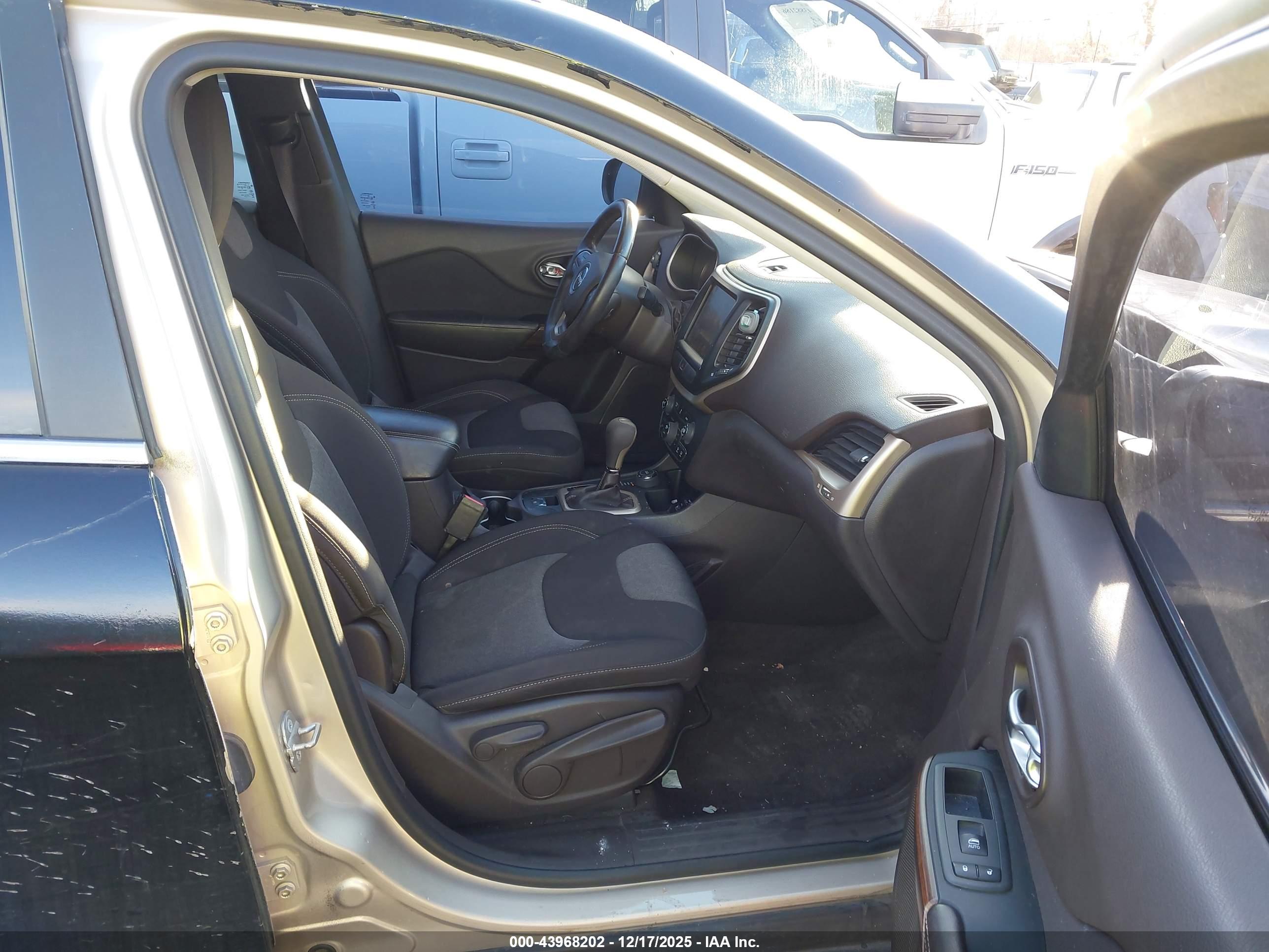 JEEP CHEROKEE image 5