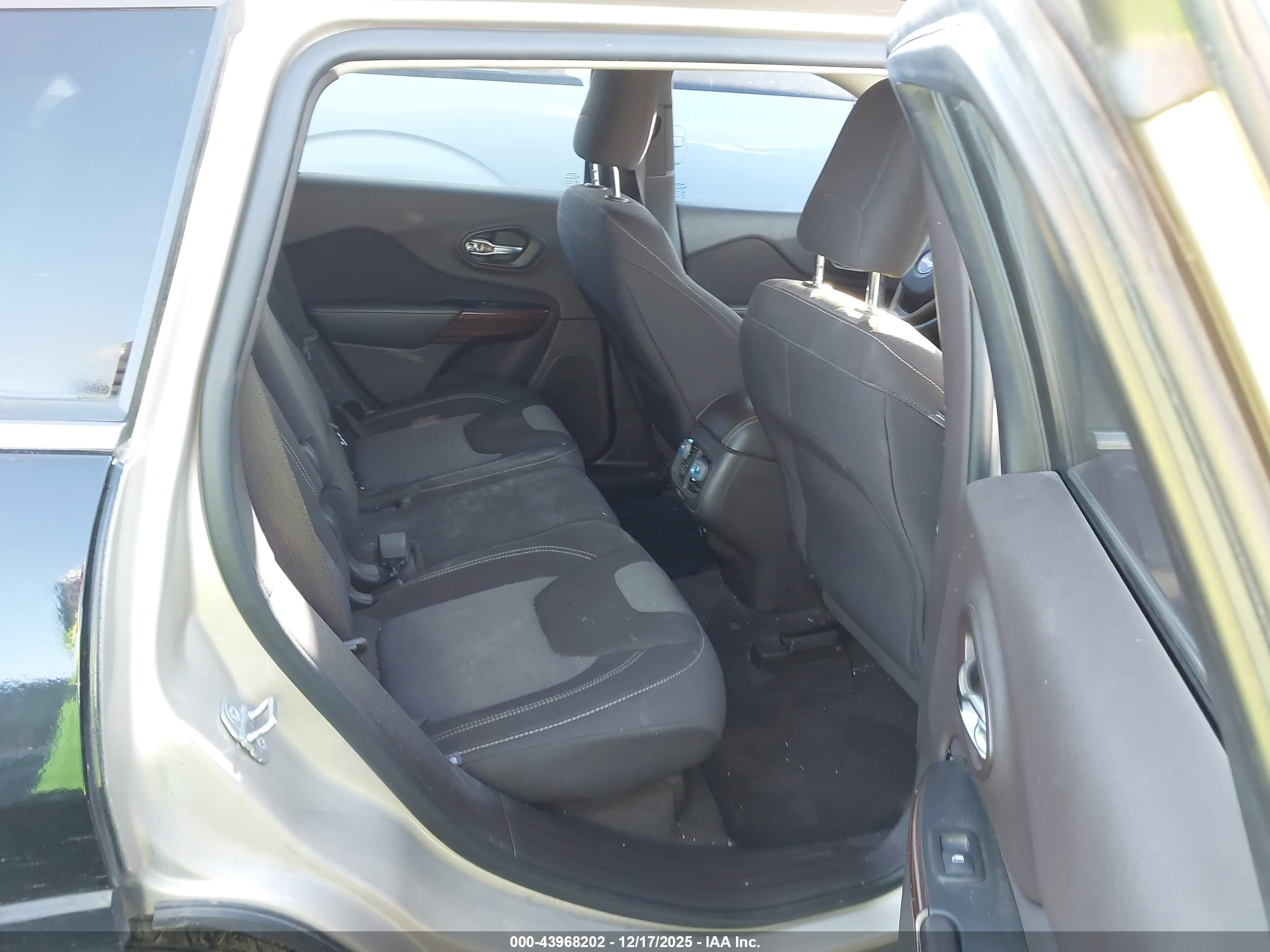 JEEP CHEROKEE image 8