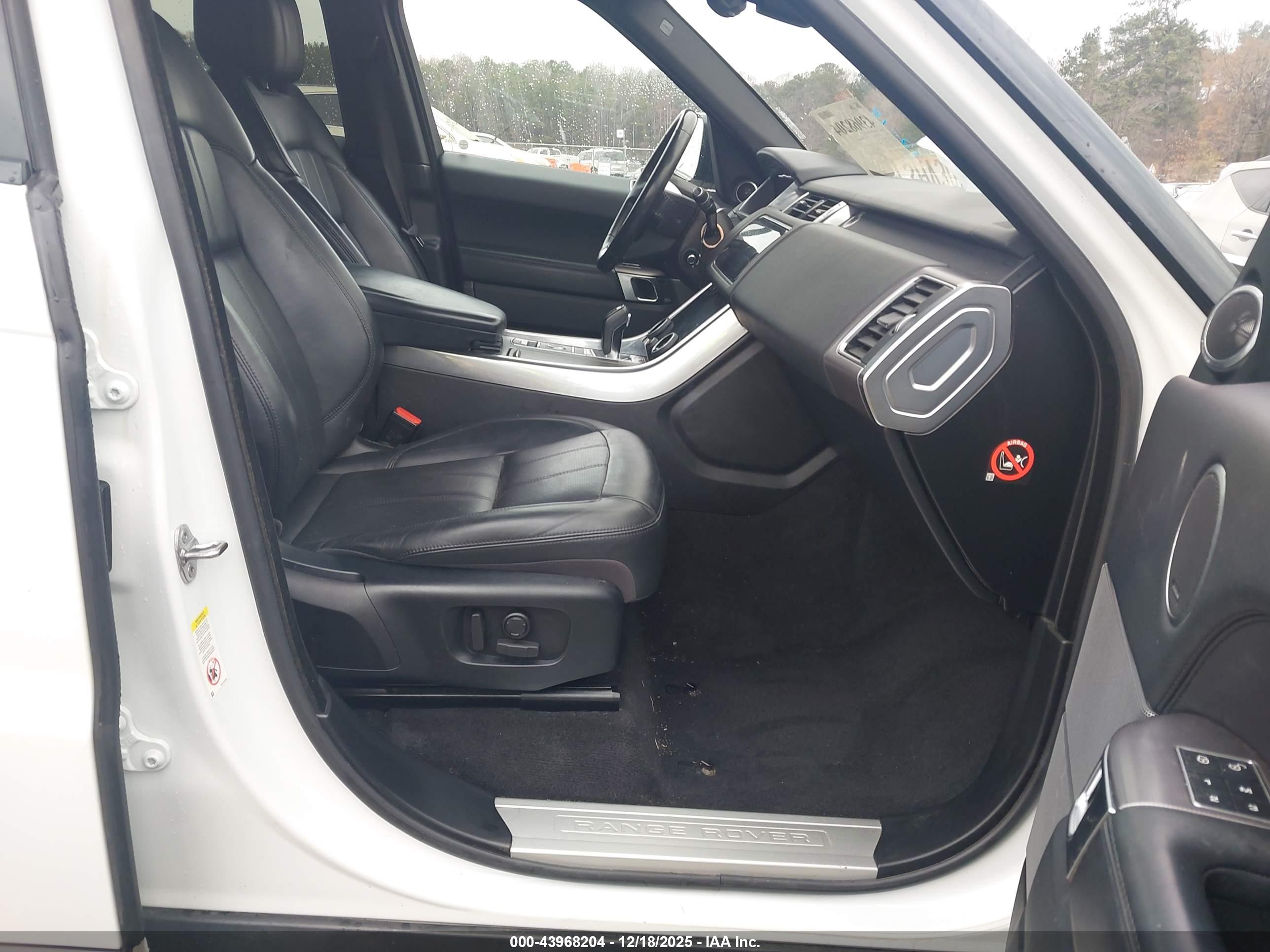 LAND ROVER image 5