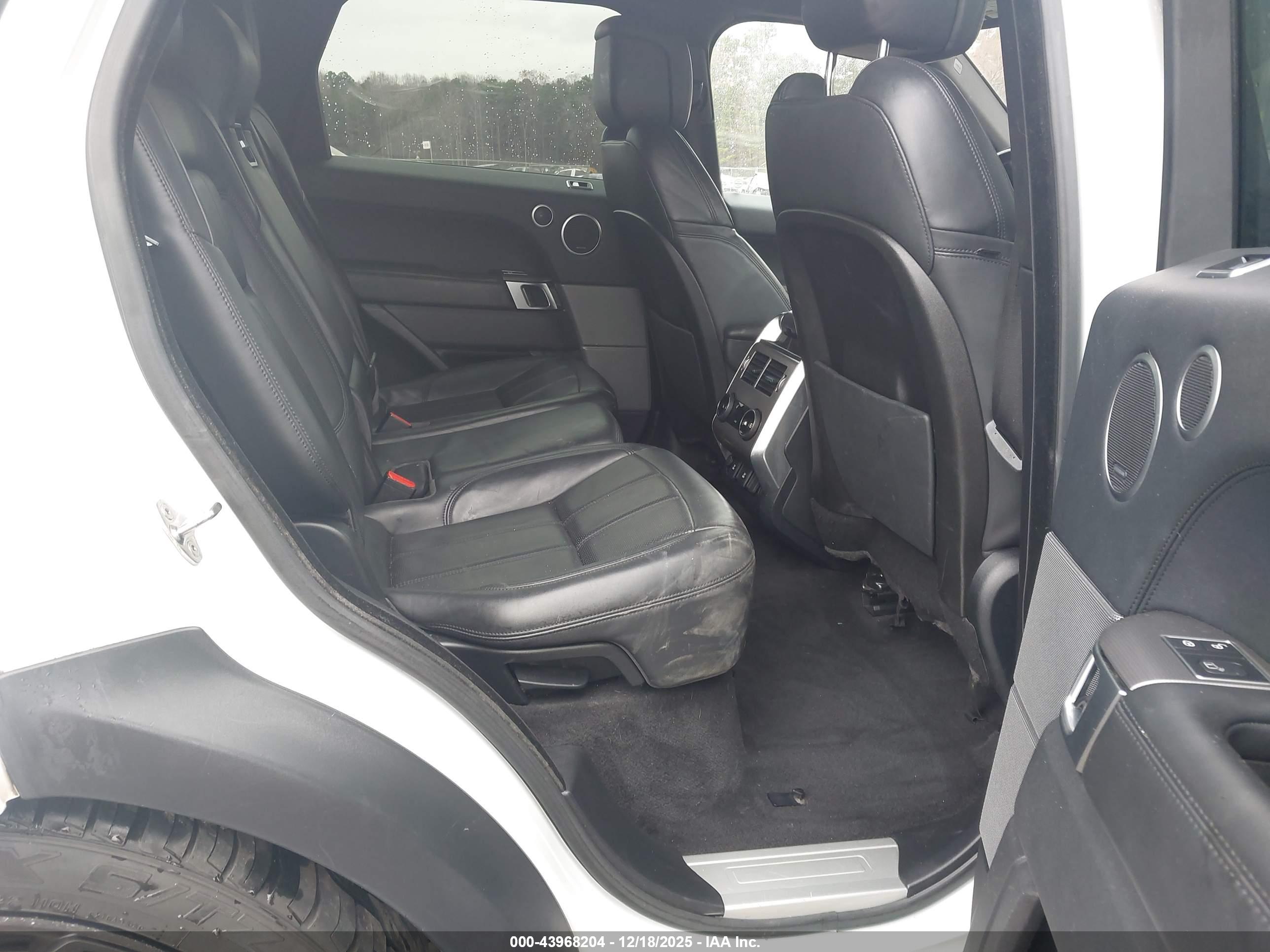 LAND ROVER image 8