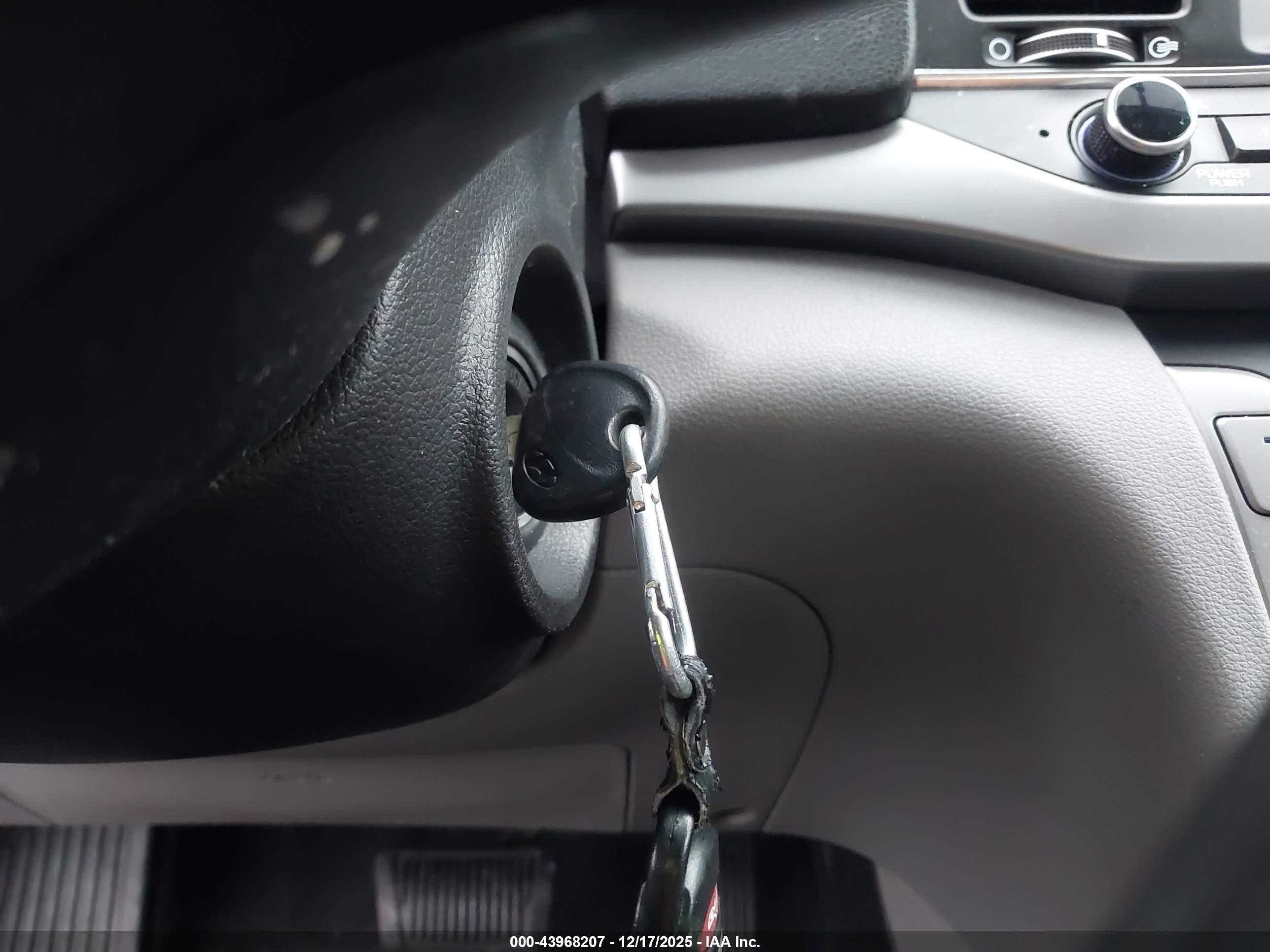HYUNDAI ELANTRA image 11