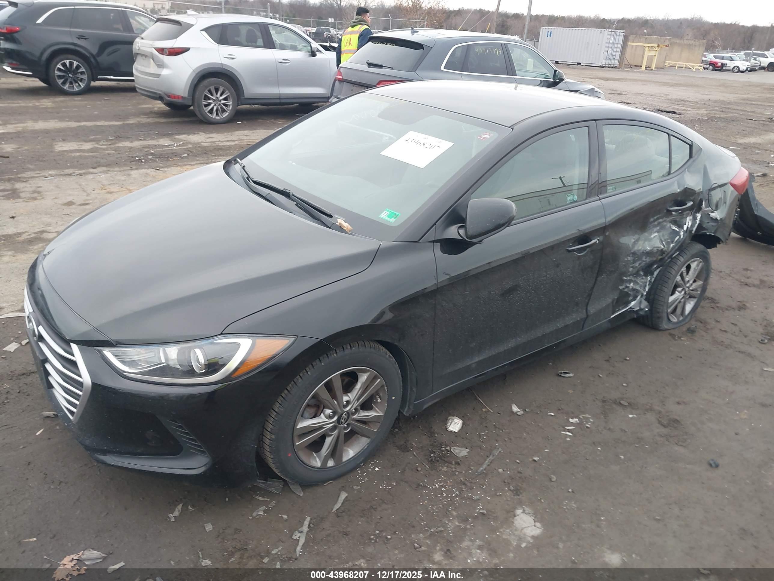 HYUNDAI ELANTRA image 2