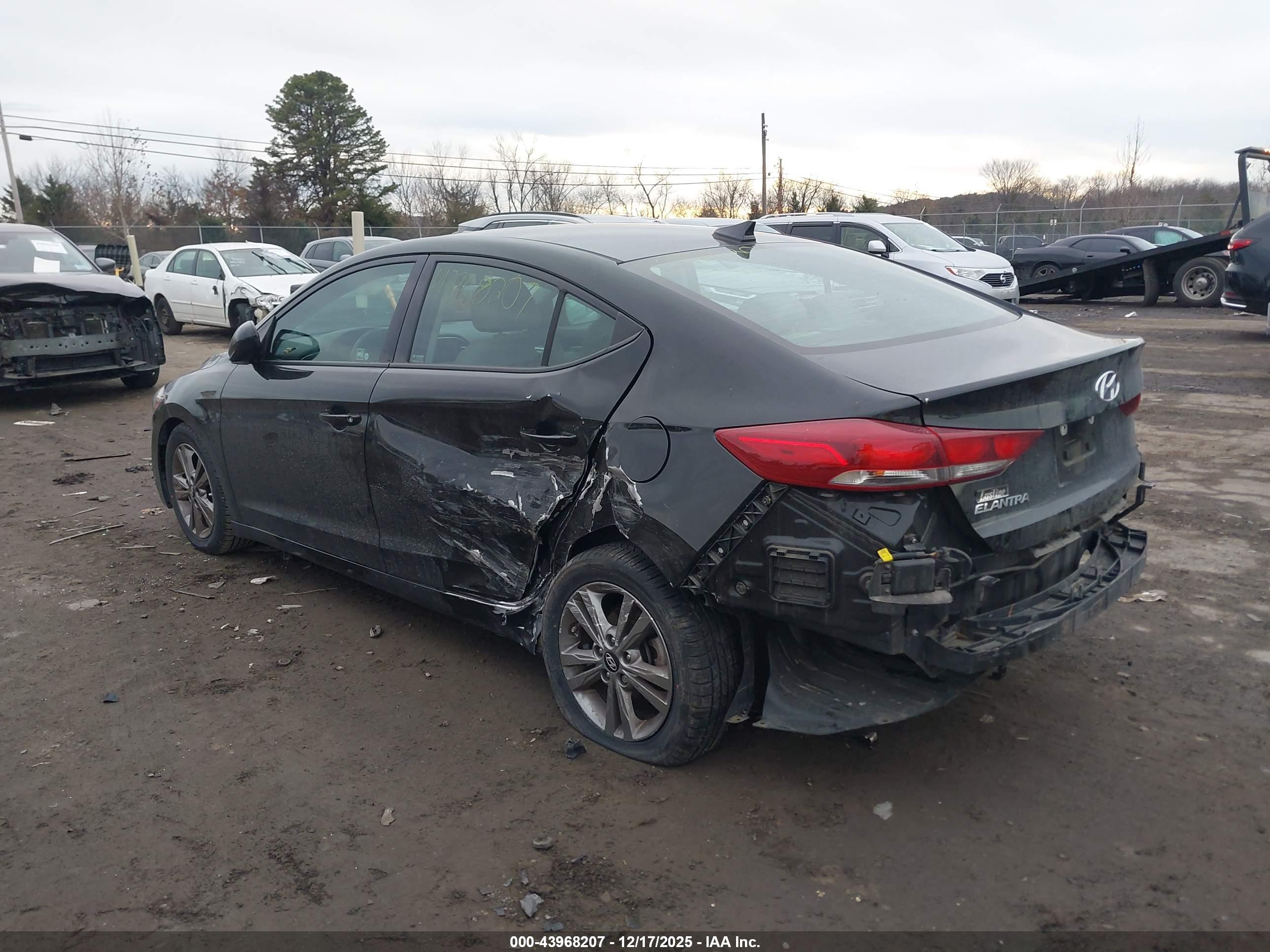 HYUNDAI ELANTRA image 3