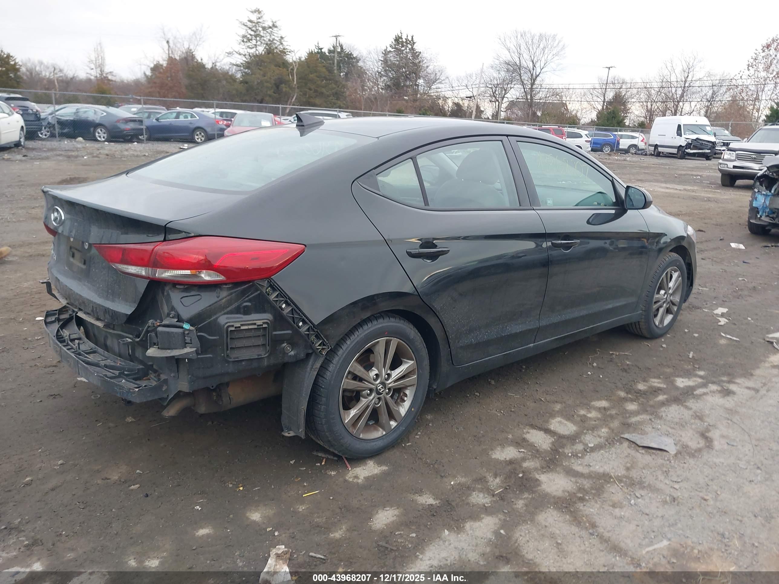 HYUNDAI ELANTRA image 4