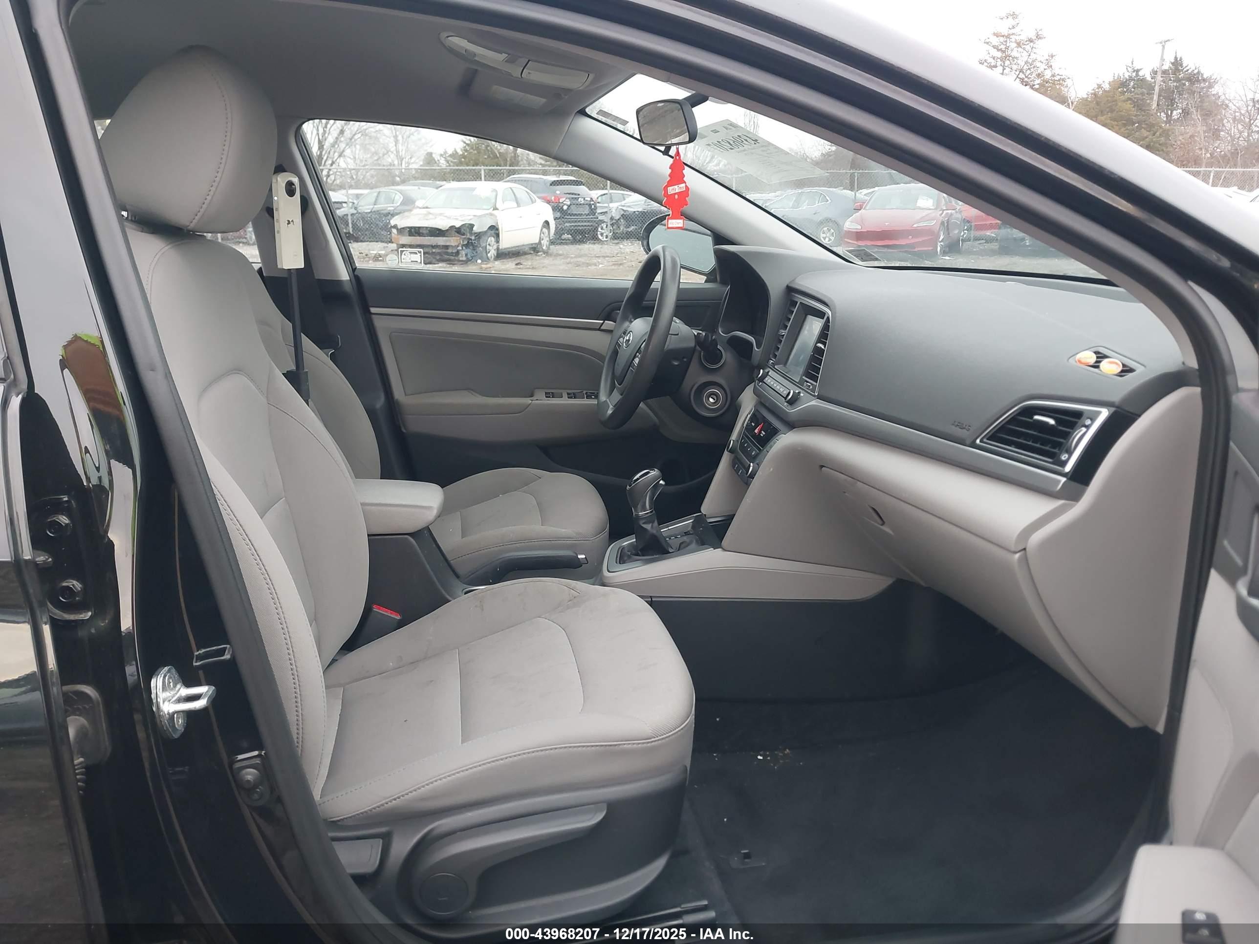 HYUNDAI ELANTRA image 5