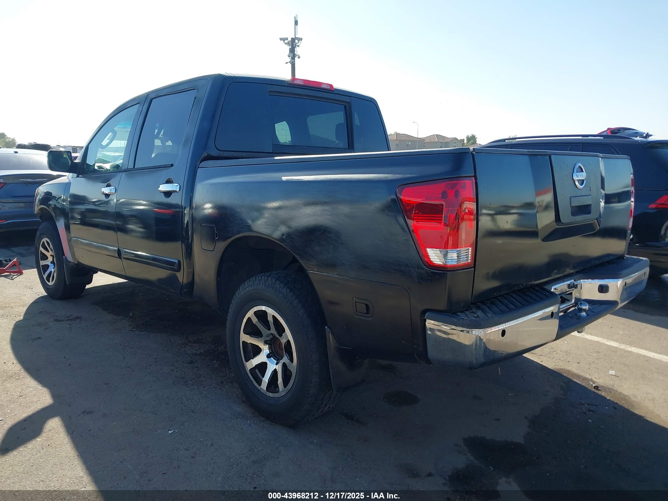 NISSAN TITAN image 3