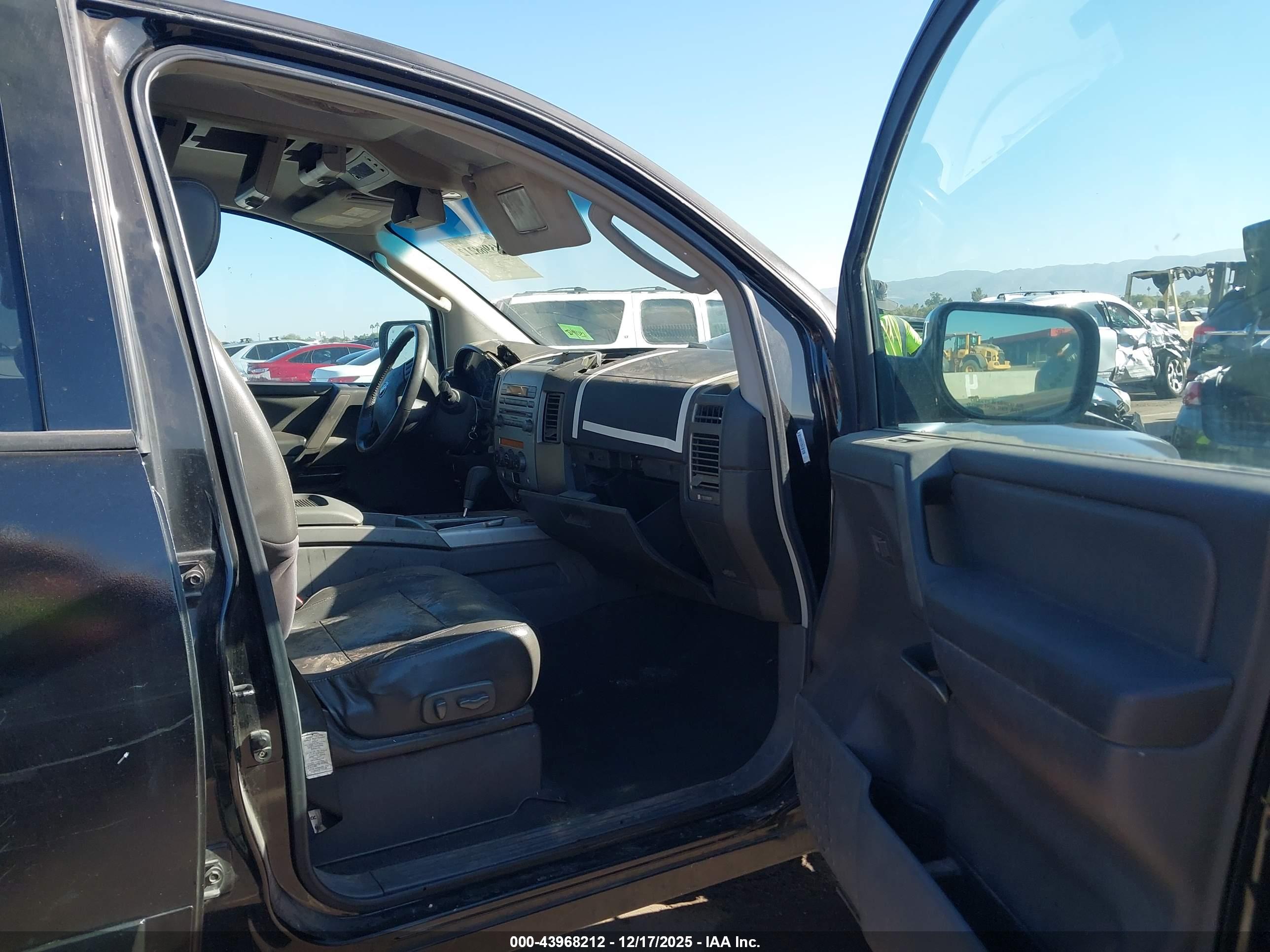 NISSAN TITAN image 5