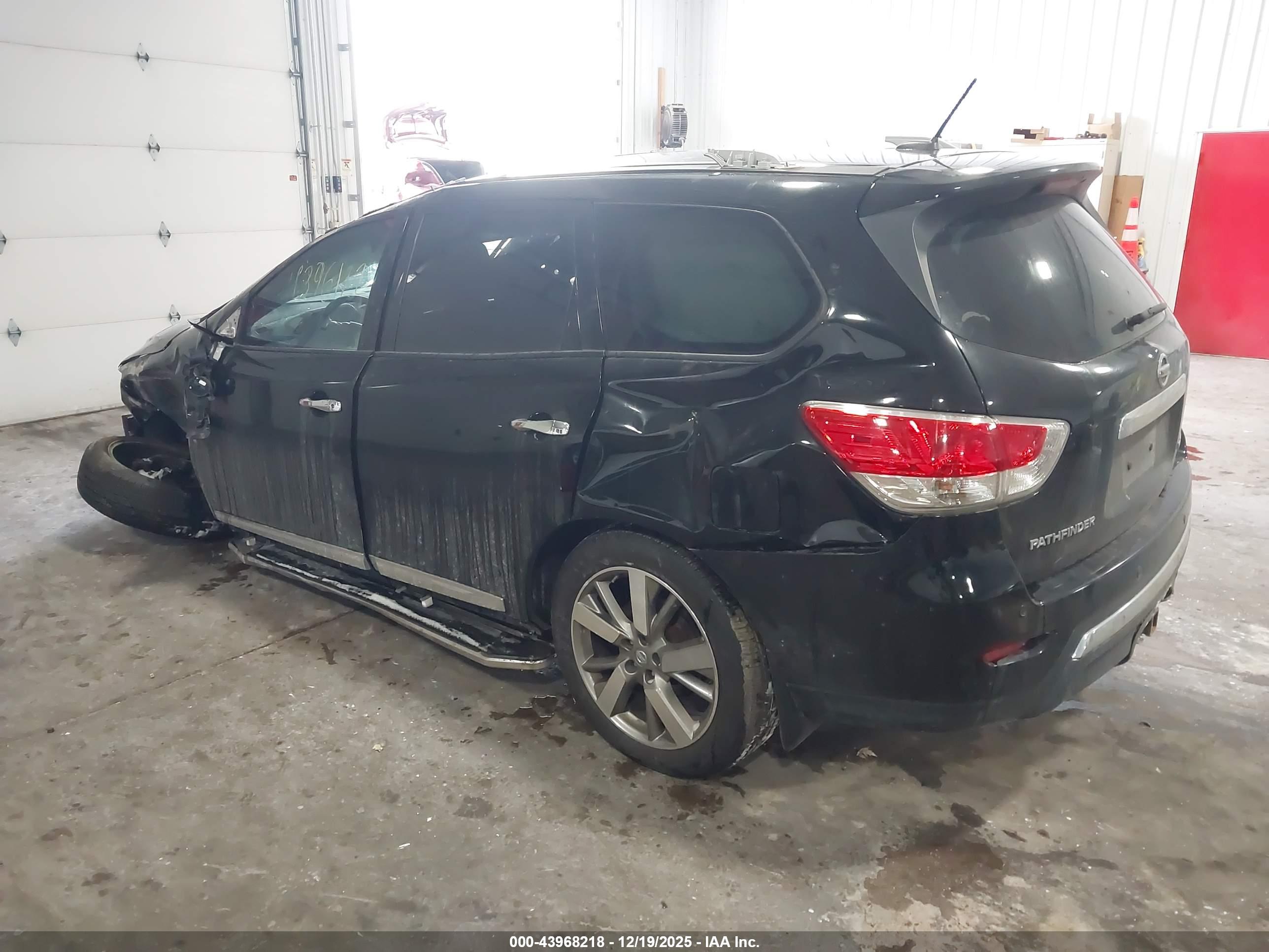 NISSAN PATHFINDER image 3