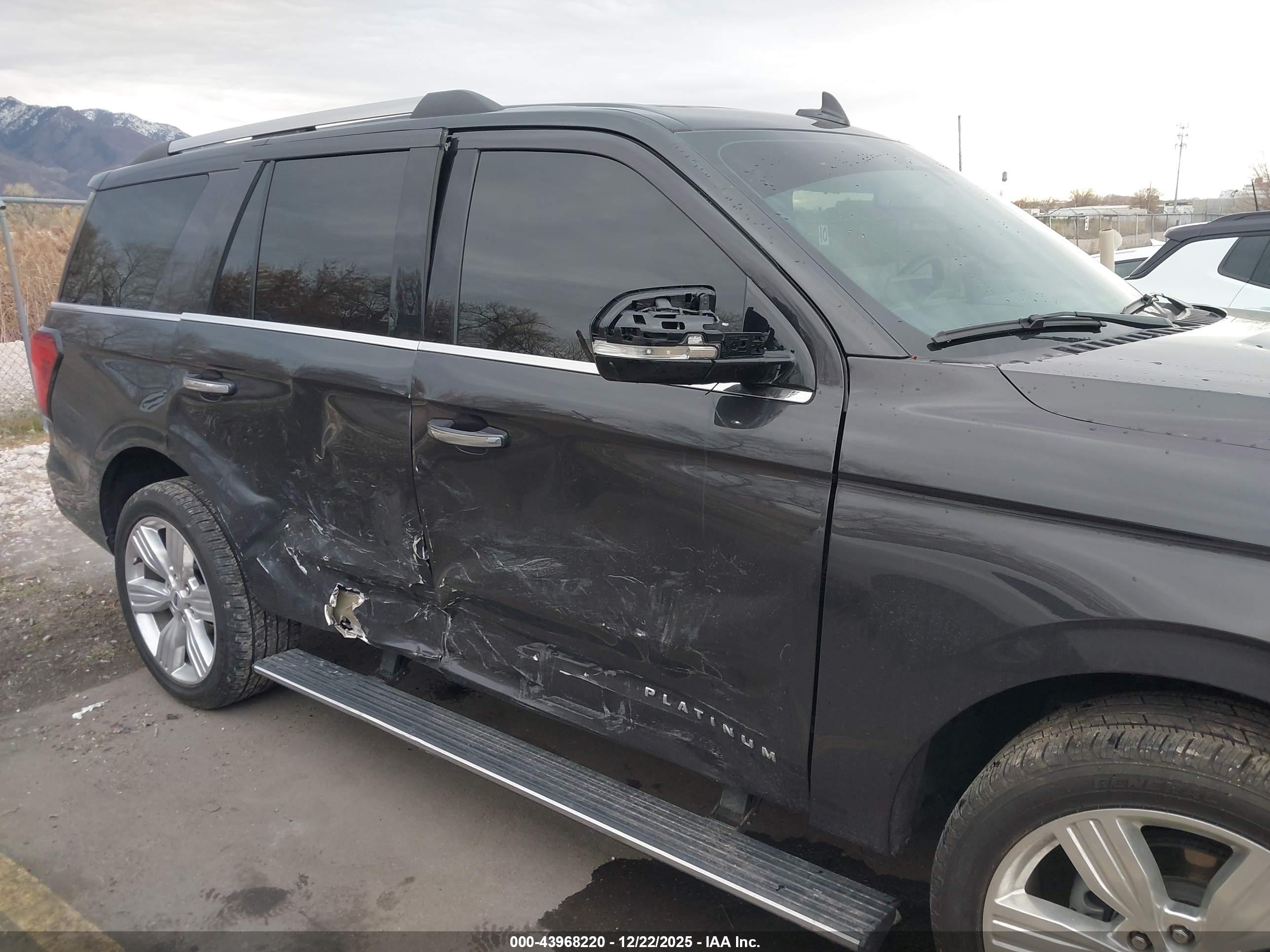 FORD EXPEDITION image 6
