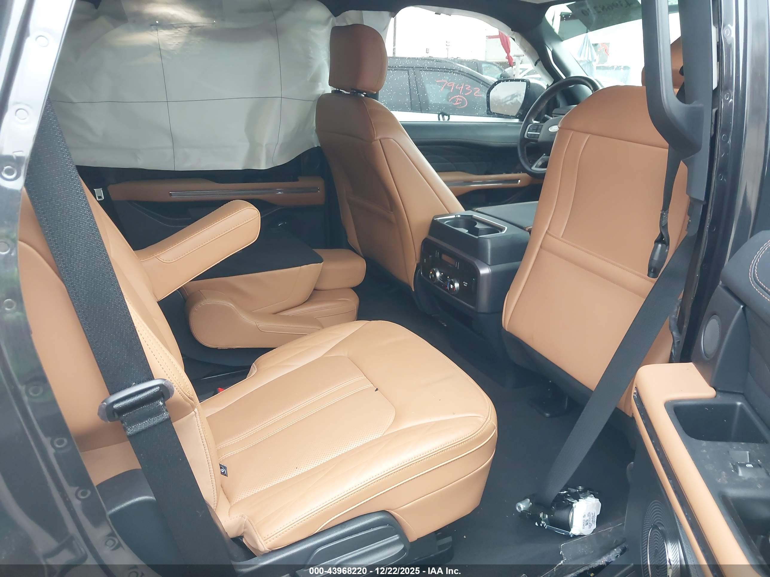 FORD EXPEDITION image 8