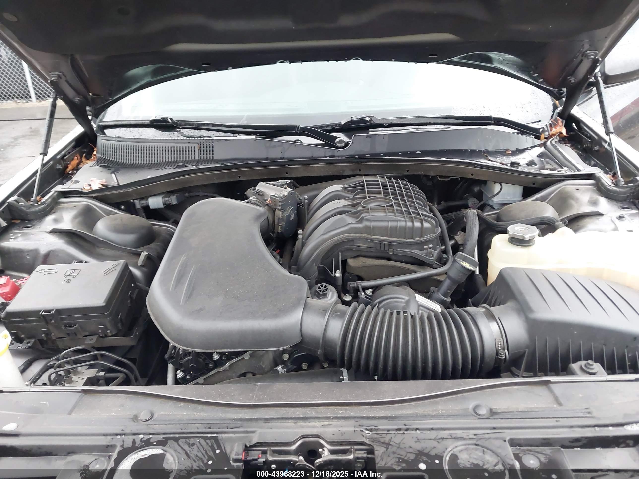 CHRYSLER 300 image 10