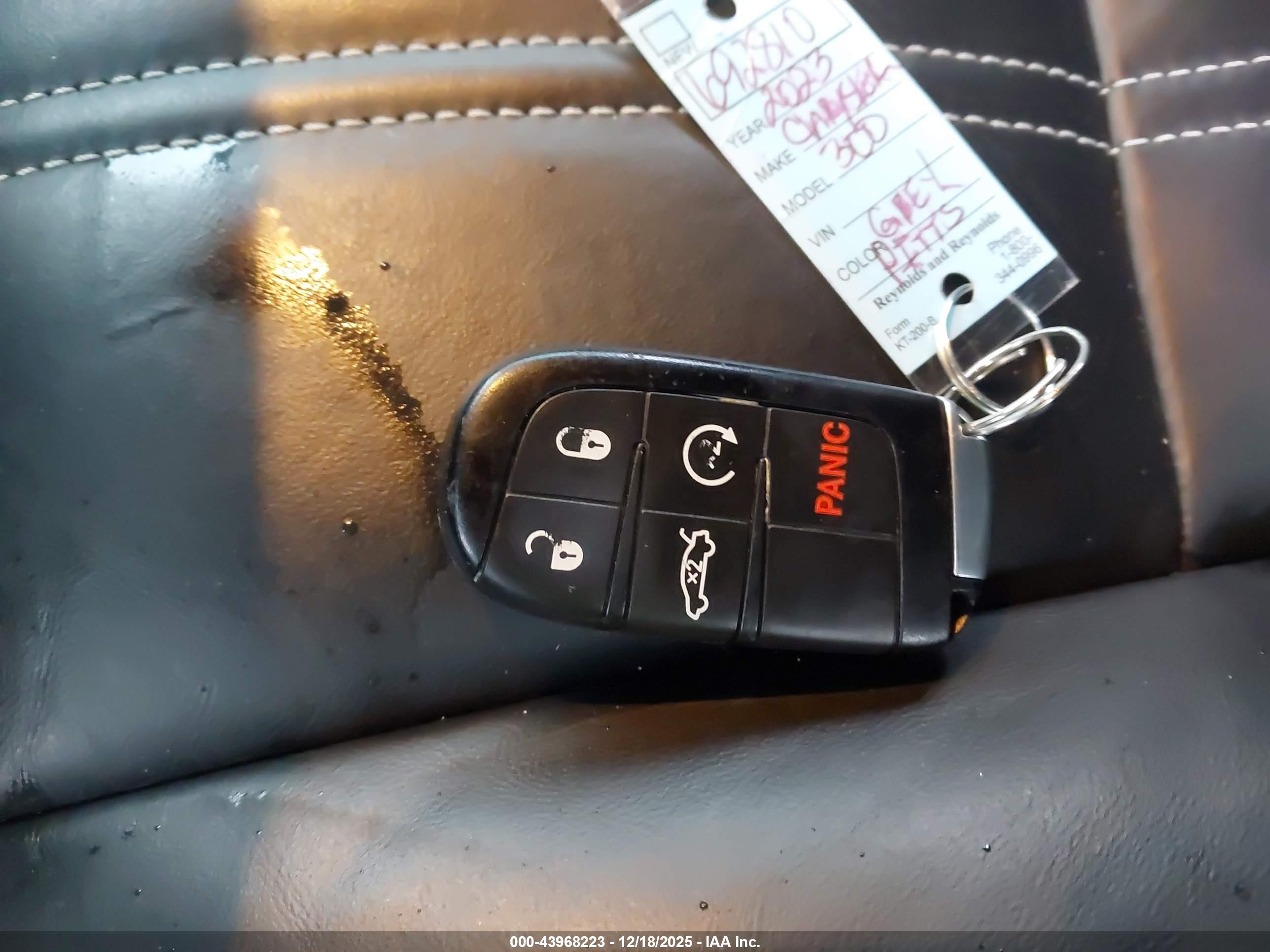CHRYSLER 300 image 11
