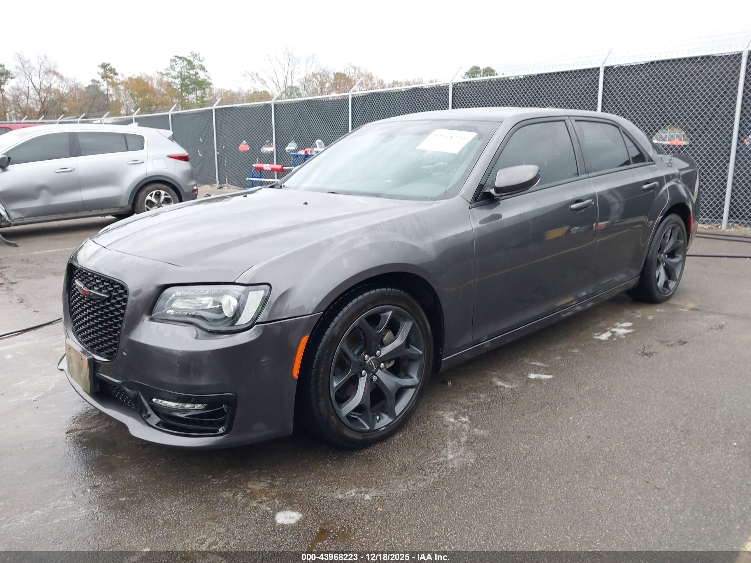 CHRYSLER 300 image 2