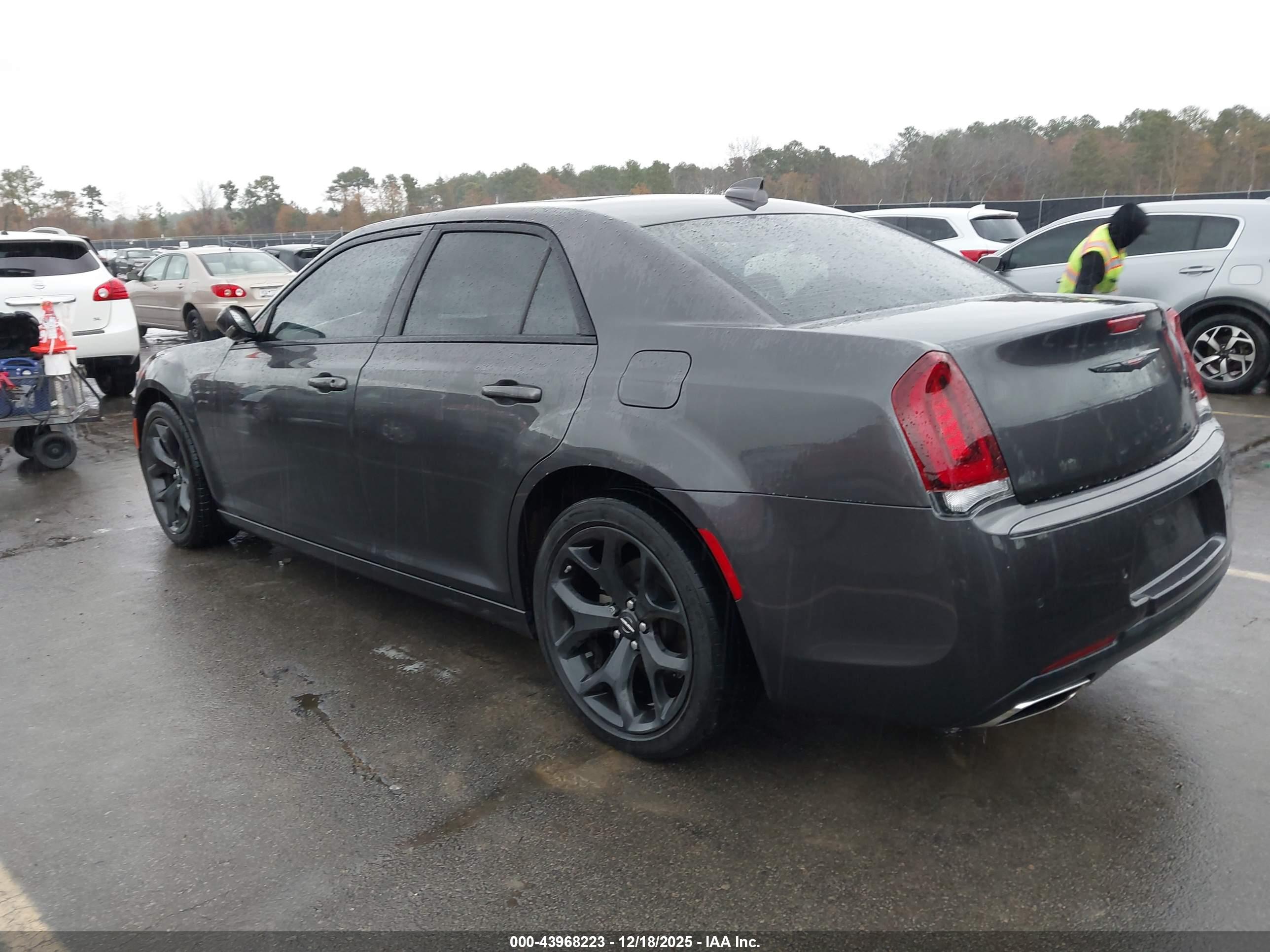 CHRYSLER 300 image 3