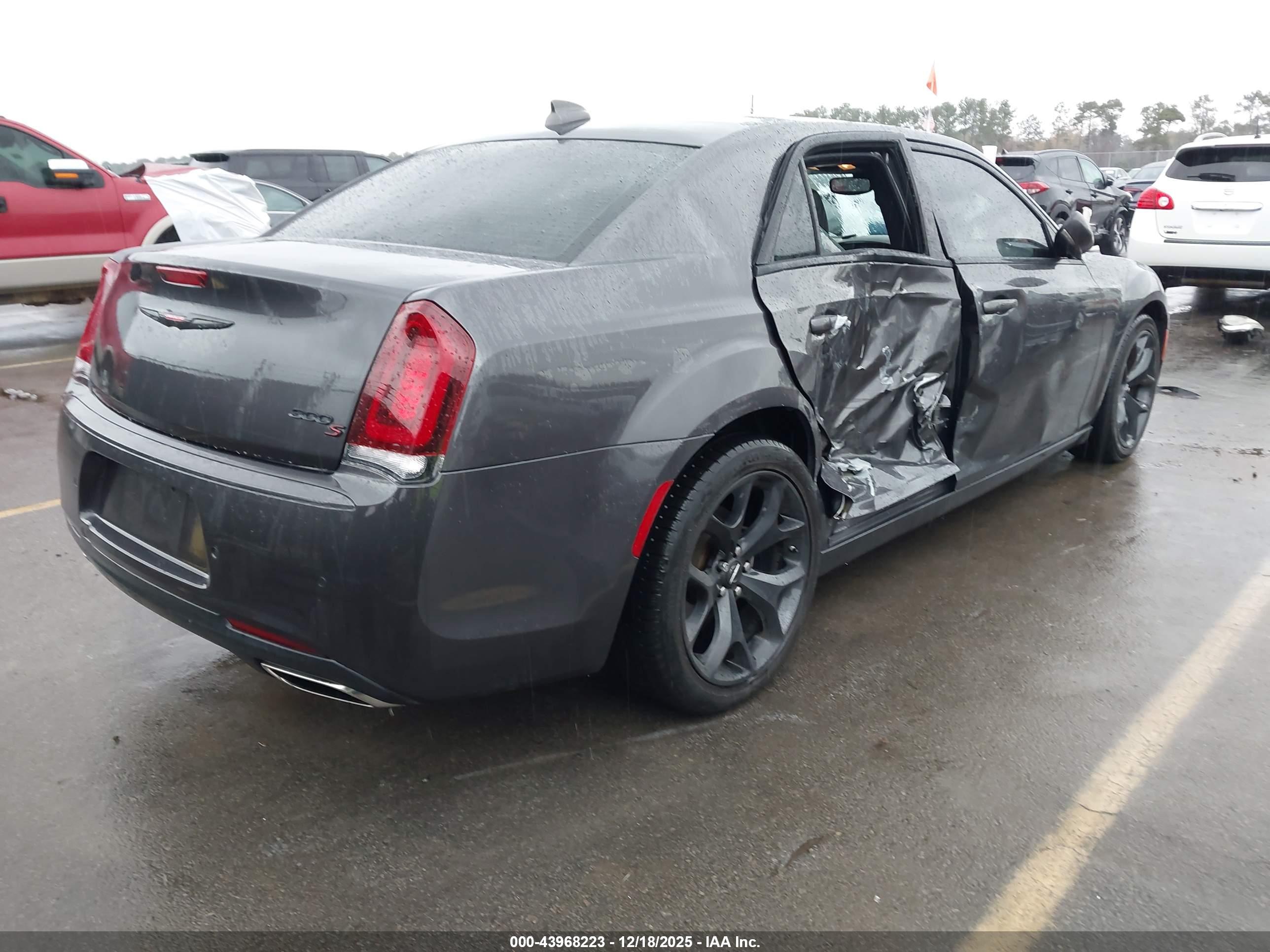 CHRYSLER 300 image 4