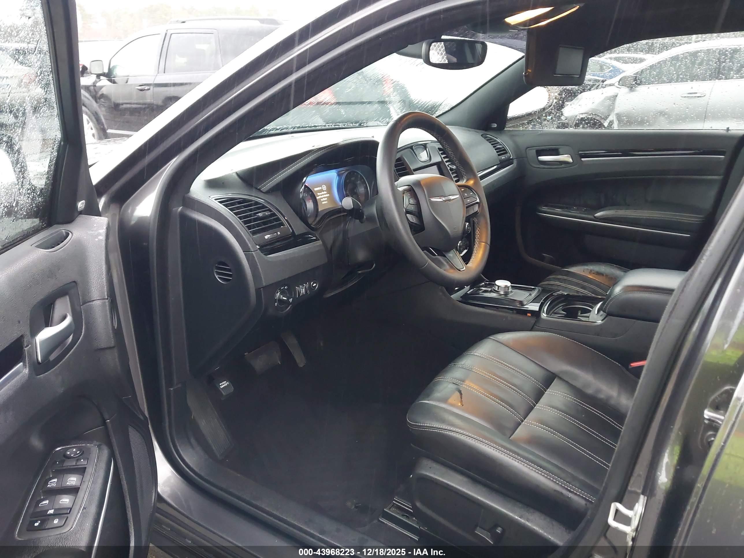 CHRYSLER 300 image 5