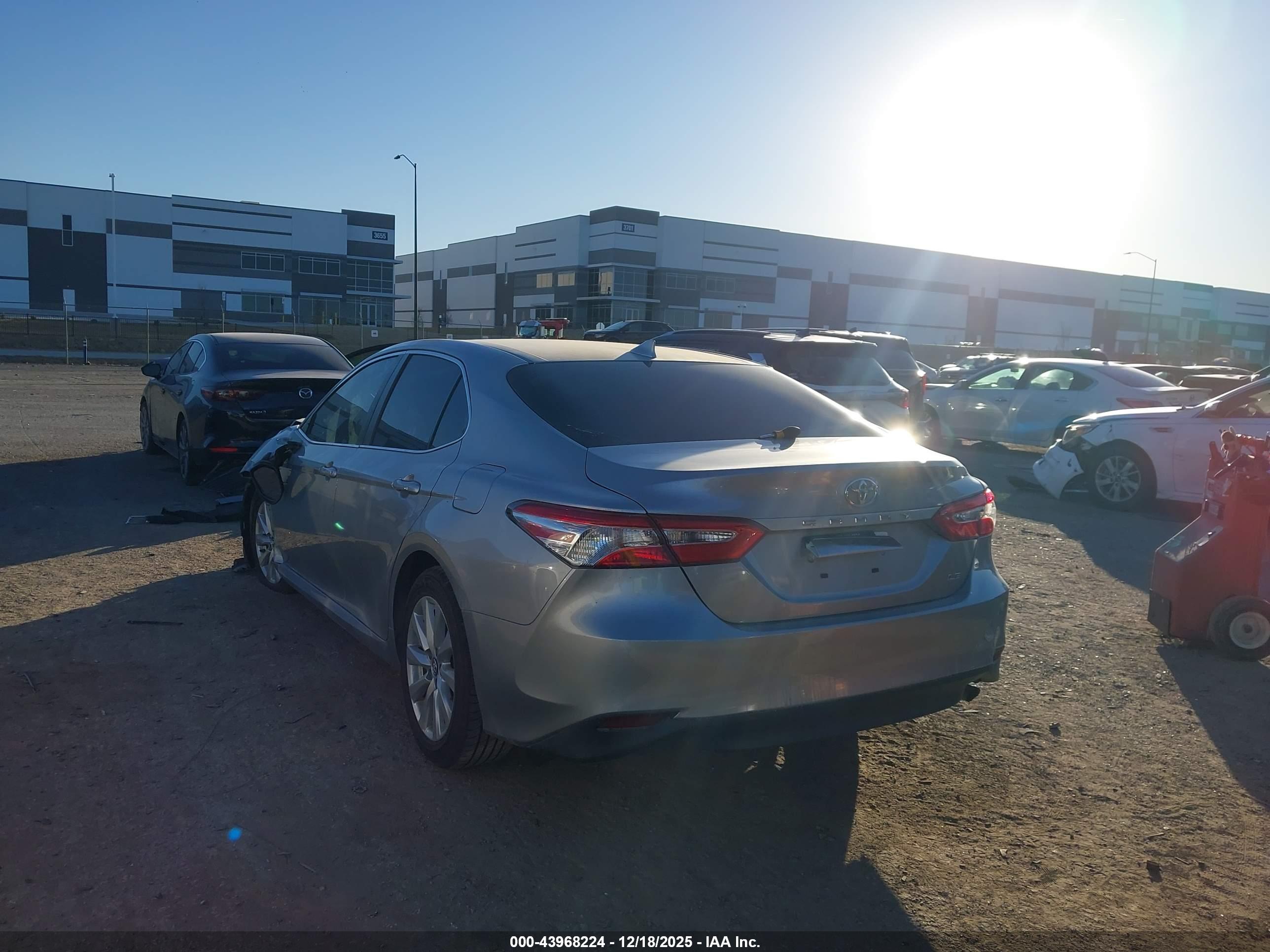 TOYOTA CAMRY image 3